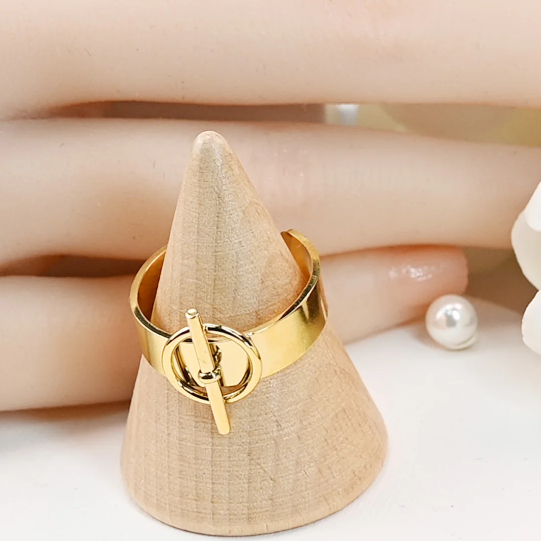 Wholesale Custom Fashion Exquisite Stainless Steel Ladies Ring Manufacturer 18K Gold Plated Clock Design woman Bijoux