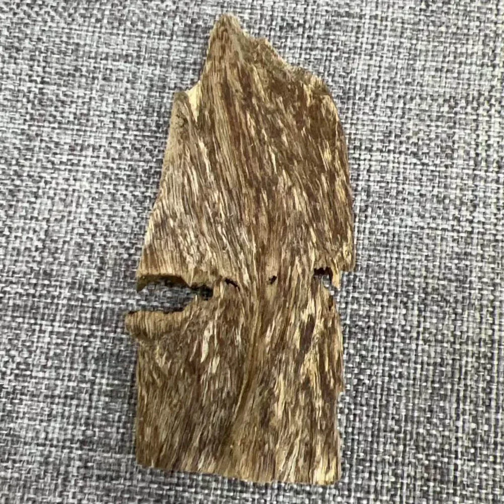 Chinese Qi Nan agarwood tablets have a strong fragrance to soothe the spirit and help sleep oud chips