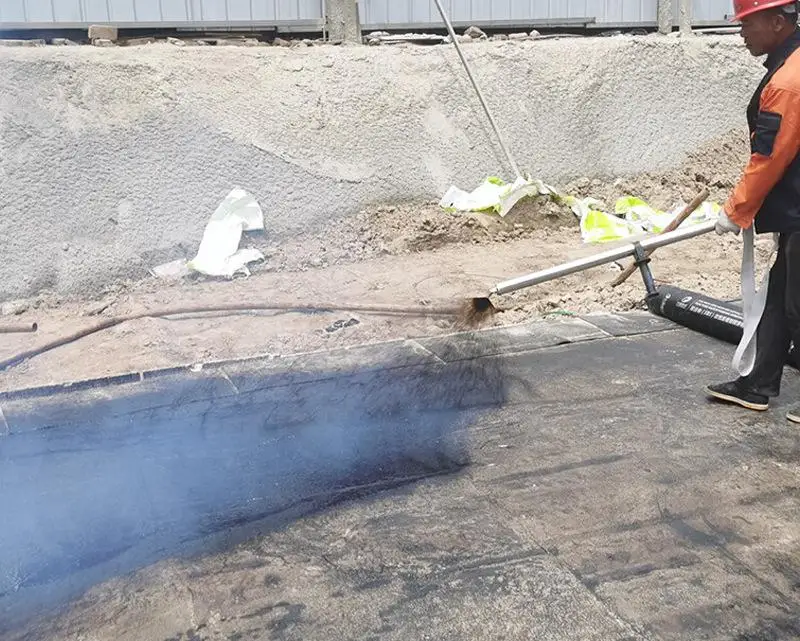 Waterproof construction non-cured hot-rubber asphalt waterproofing coating spraying machine for flat roofs and road