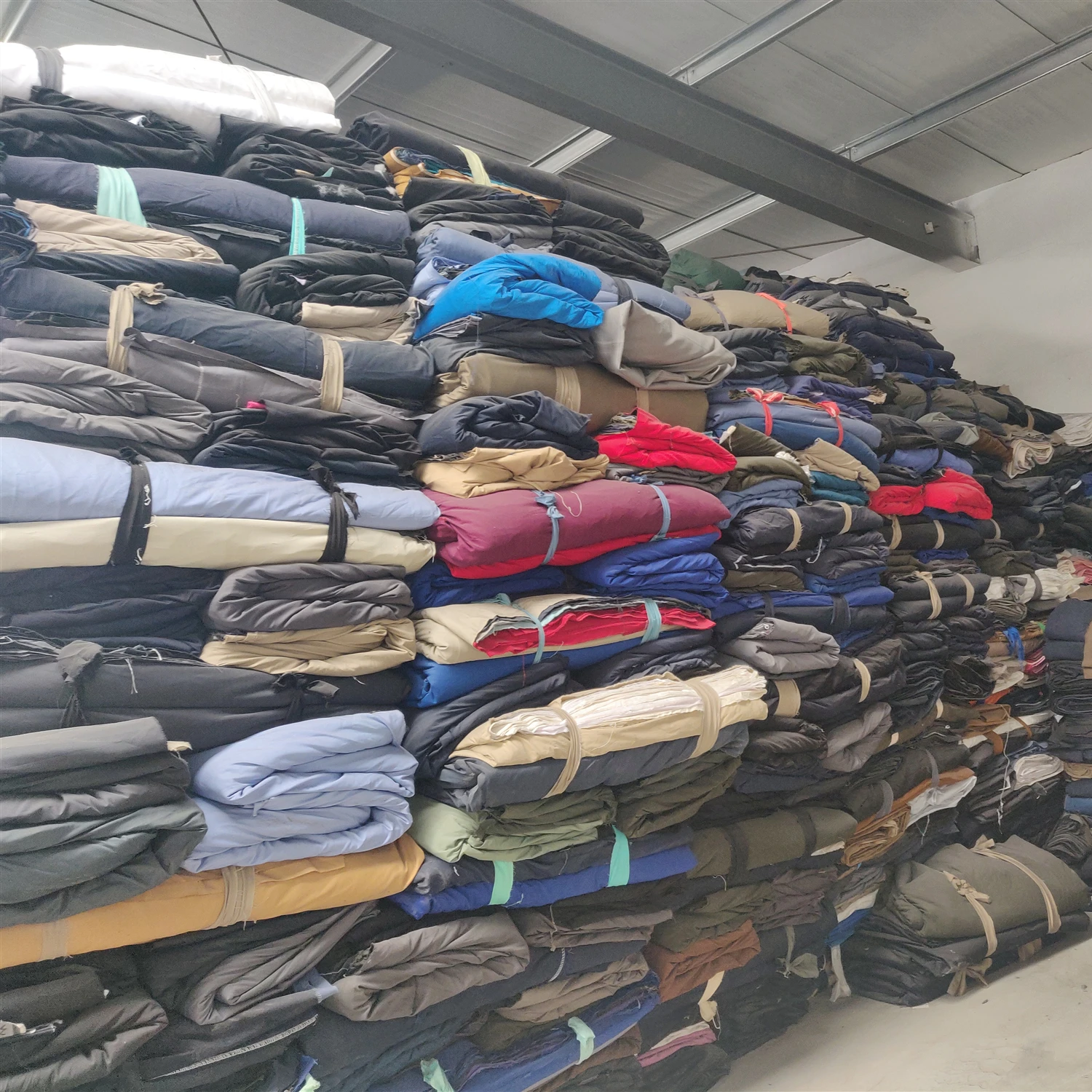 Fabric in cut pieces stock lot cotton twill fabric