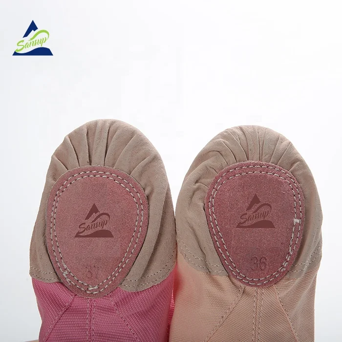 
2020 top class and high quality professional canvas soft bottom cat claw ballet shoes for girls with customized style 
