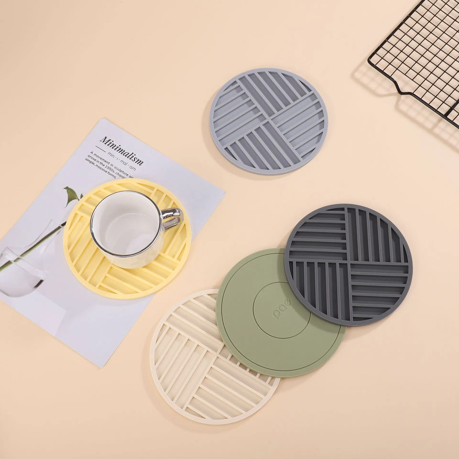 Silicone insulated pots and pans cups and bowls coasters anti-scald household high temperature table coasters