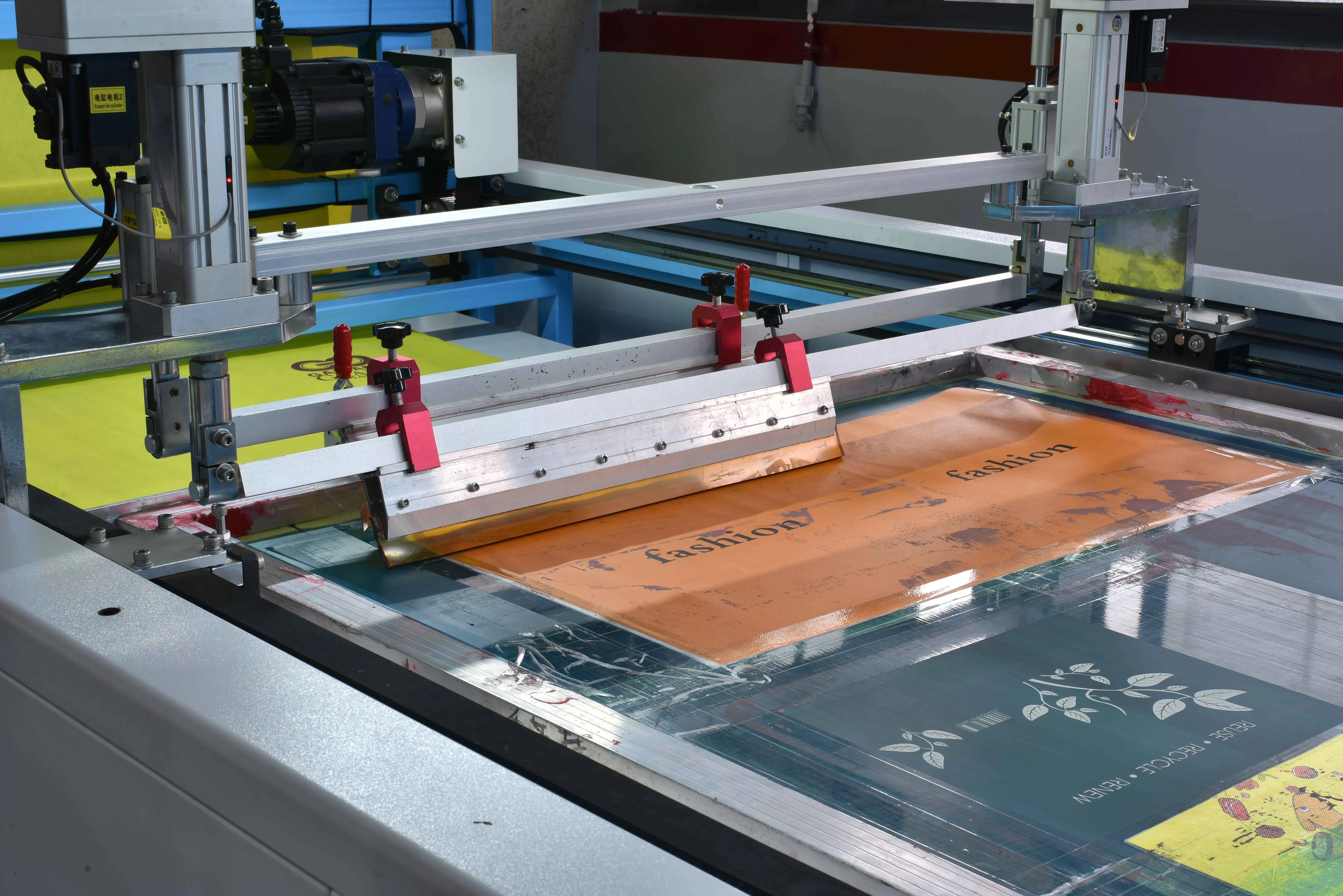 ZXH-A1200 Automatic monochrome roll to roll non woven screen printing machine price in China