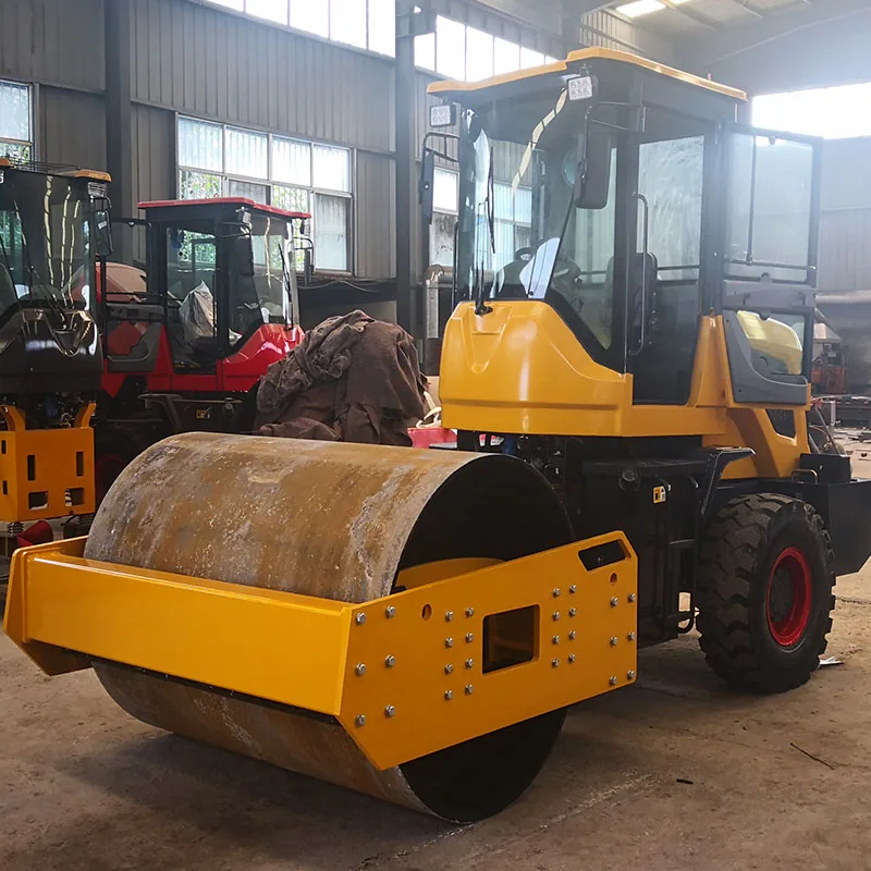 Medium vibrating roller for road construction site compacting machine