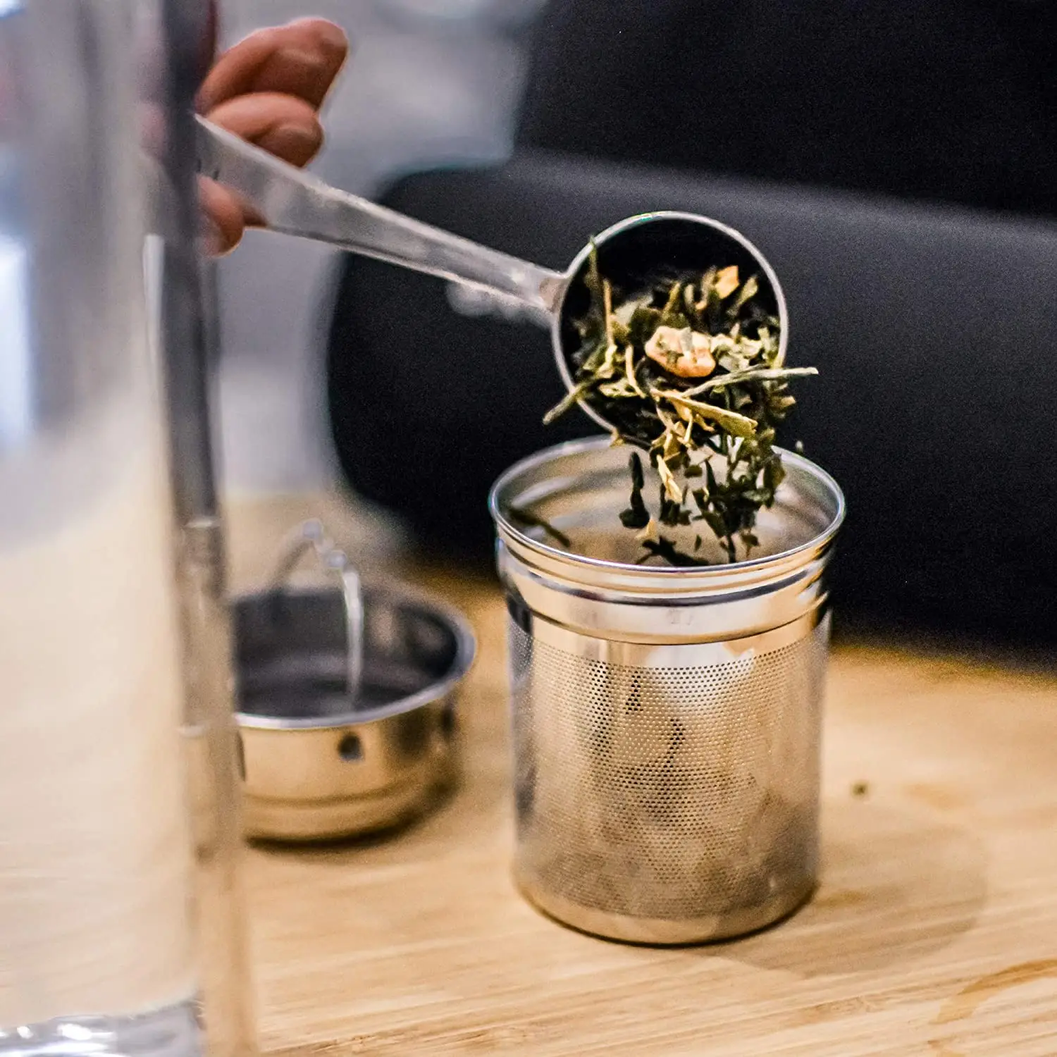 Custom Logo Double Wall Glass Bottles Manufacturer Selling Glass Fruit Tea Infuser Water Bottle with Plastics Lid