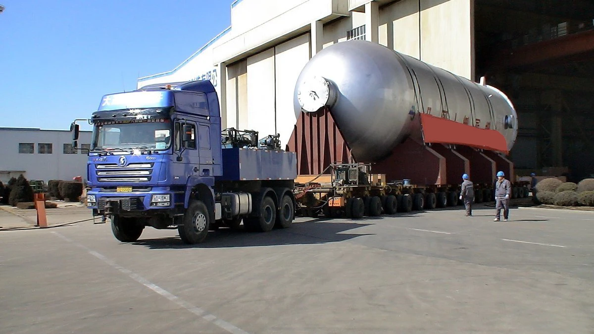 Left hand drive diesel 600hp engine 16MT manual 1400L fuel tank 10 wheel transportation 14.00R20 tire tractor trailer truck