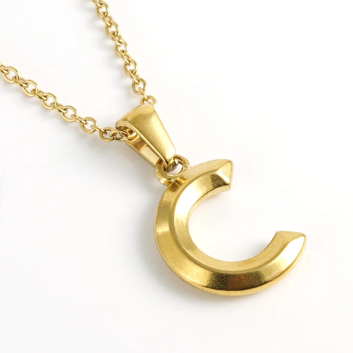 Factory-Personalized 26 Capital Alphabet Name Charm Dainty 18K Gold Plated Stainless Steel Chain Necklace for Parties