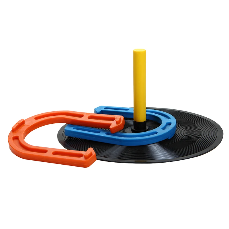 wholesale factory Outdoor  Rubber Horseshoes Set Includes 4 Horseshoes 2 Pegs 2 Rubber Mats 2 Red Plastic dowels Beach Games