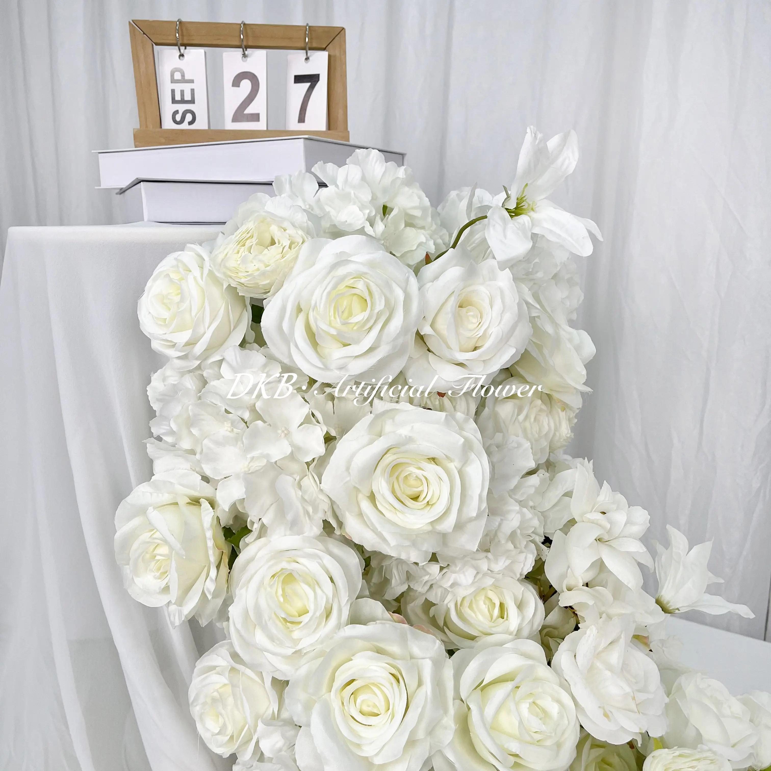 2024 popular new Wedding Centerpieces and Table Decorations white silk rose flower aisle runner for wedding