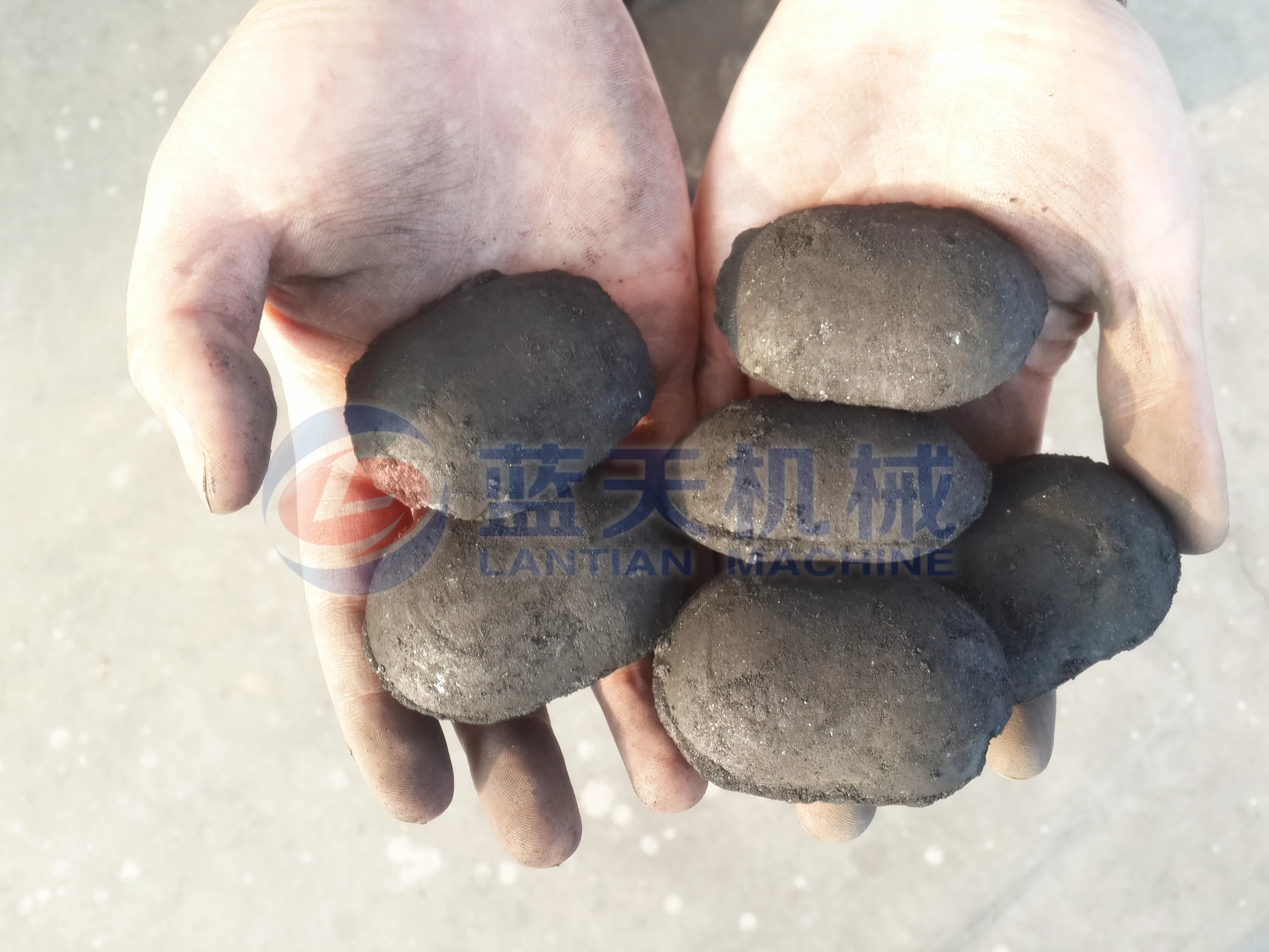 Customized different shape and size barbecue log charcoal coal automatic sawdust briquette machine