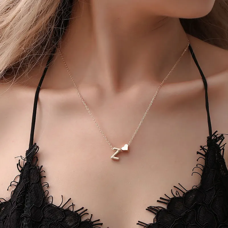 Fashionable love 26 English letters pendant necklace Creative and versatile peach heart short clavicle necklace