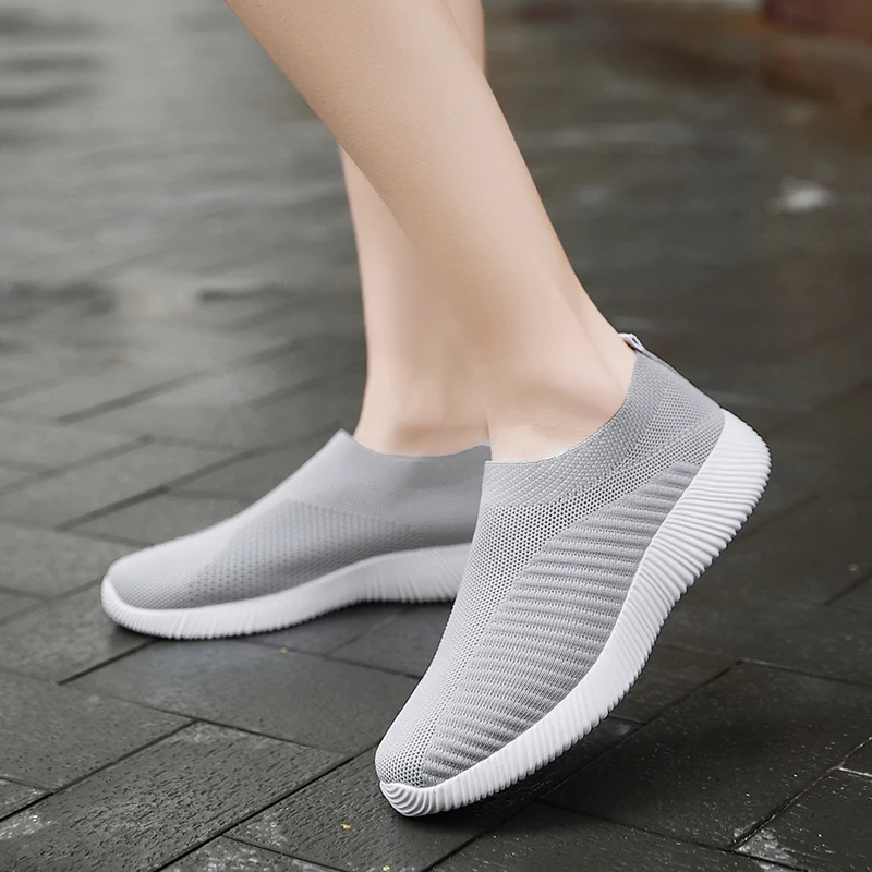 Wholesale factory price soft ladies sport socks shoes sneakers breathable women casual walking shoes