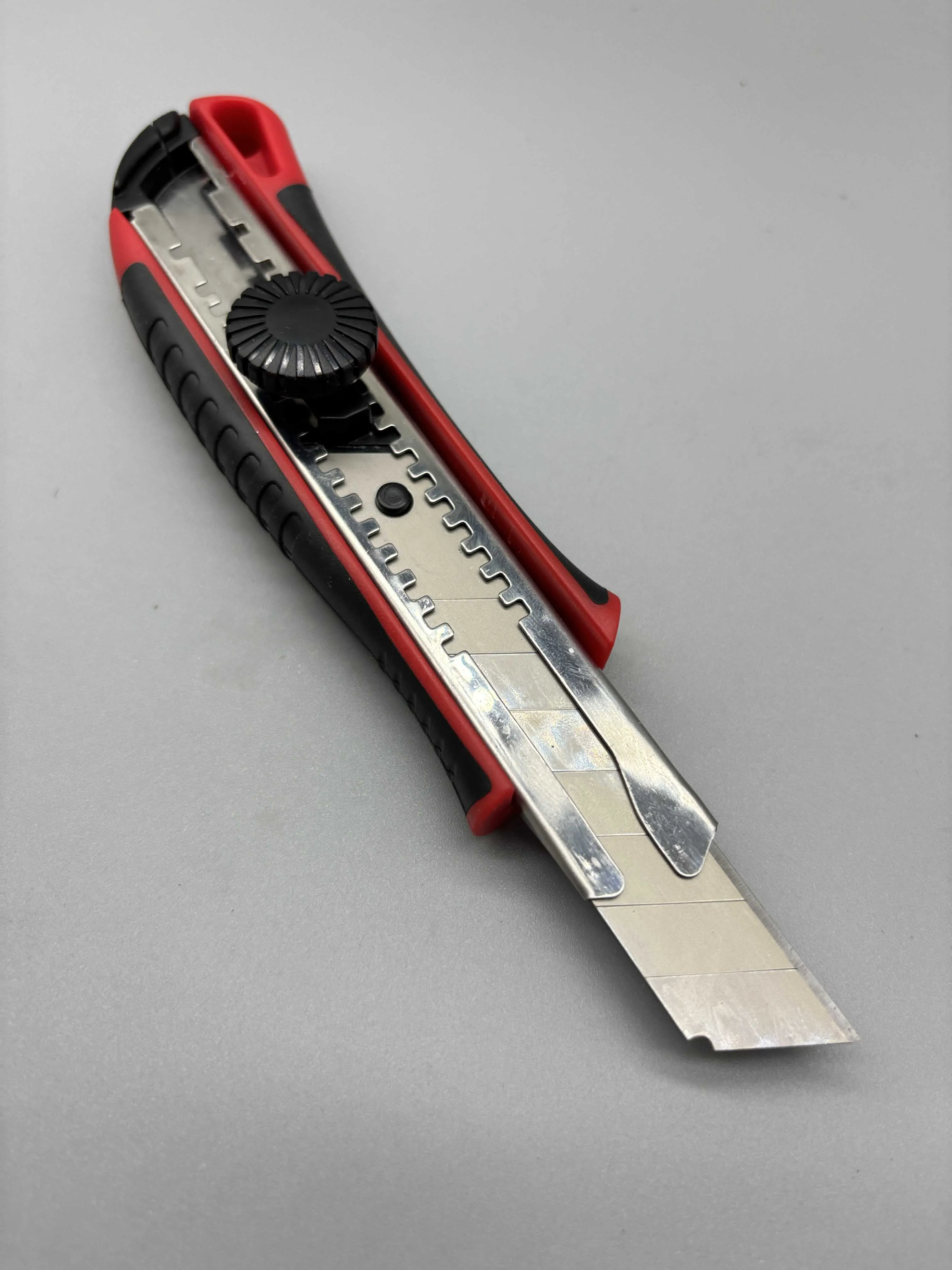 Custom Logo Color Rubber Red Utility Knife Box Cutter ABS Handle Steel Retractable Art Knife