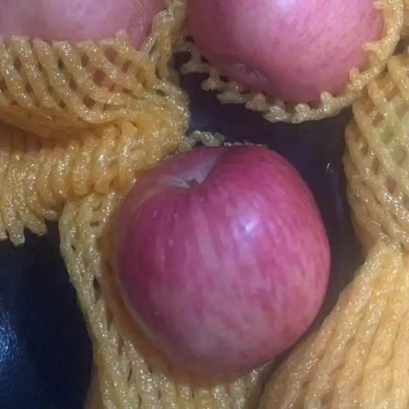High water content and juicy chinese honey fuji apple