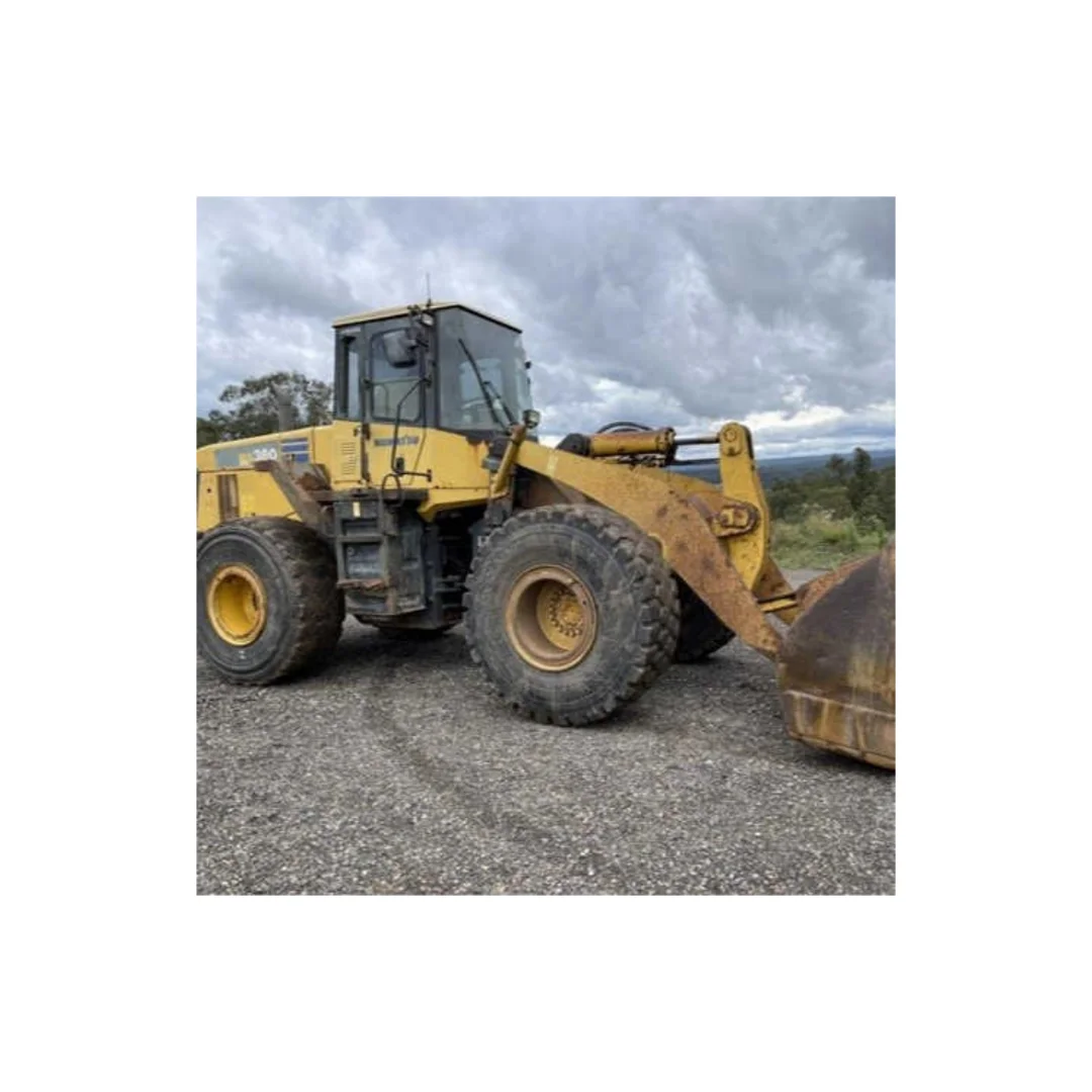 Machinery Skid Steer Loader KOMATSU 380-5 with good condition in our yard
