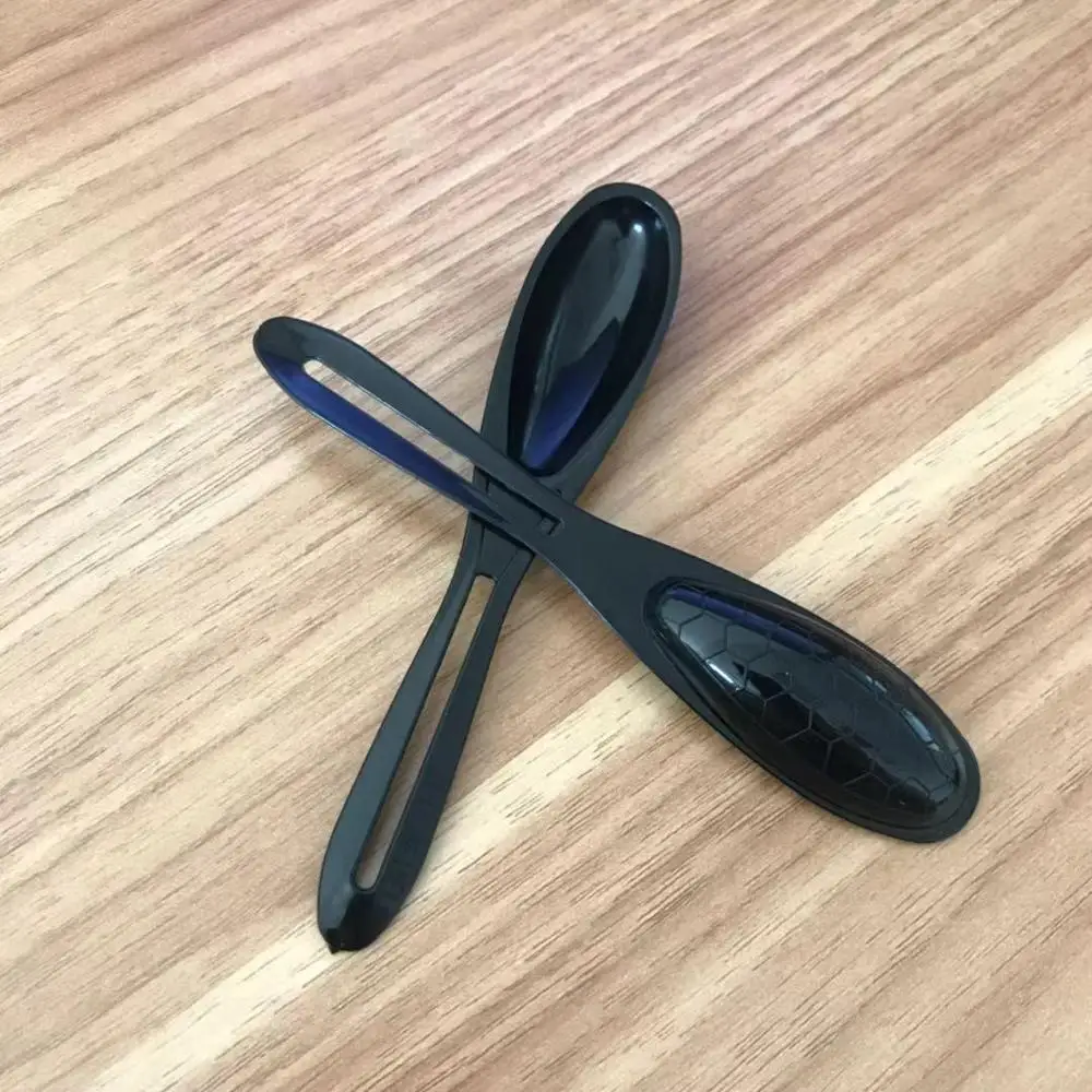 Plastic spoon for honey