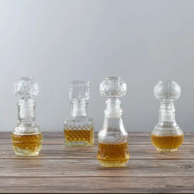 Mini Liquor Decanter 50ml 1.7 fl oz Empty Spirit Decanter with Glass Lid Miniature Decanter for Weddings