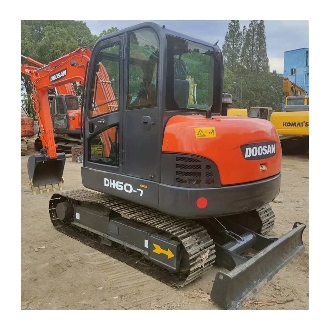 Used excavator Doosan DH60-7 6 ton small crawler hydraulic excavator good condition earth-moving machinery for sale in China