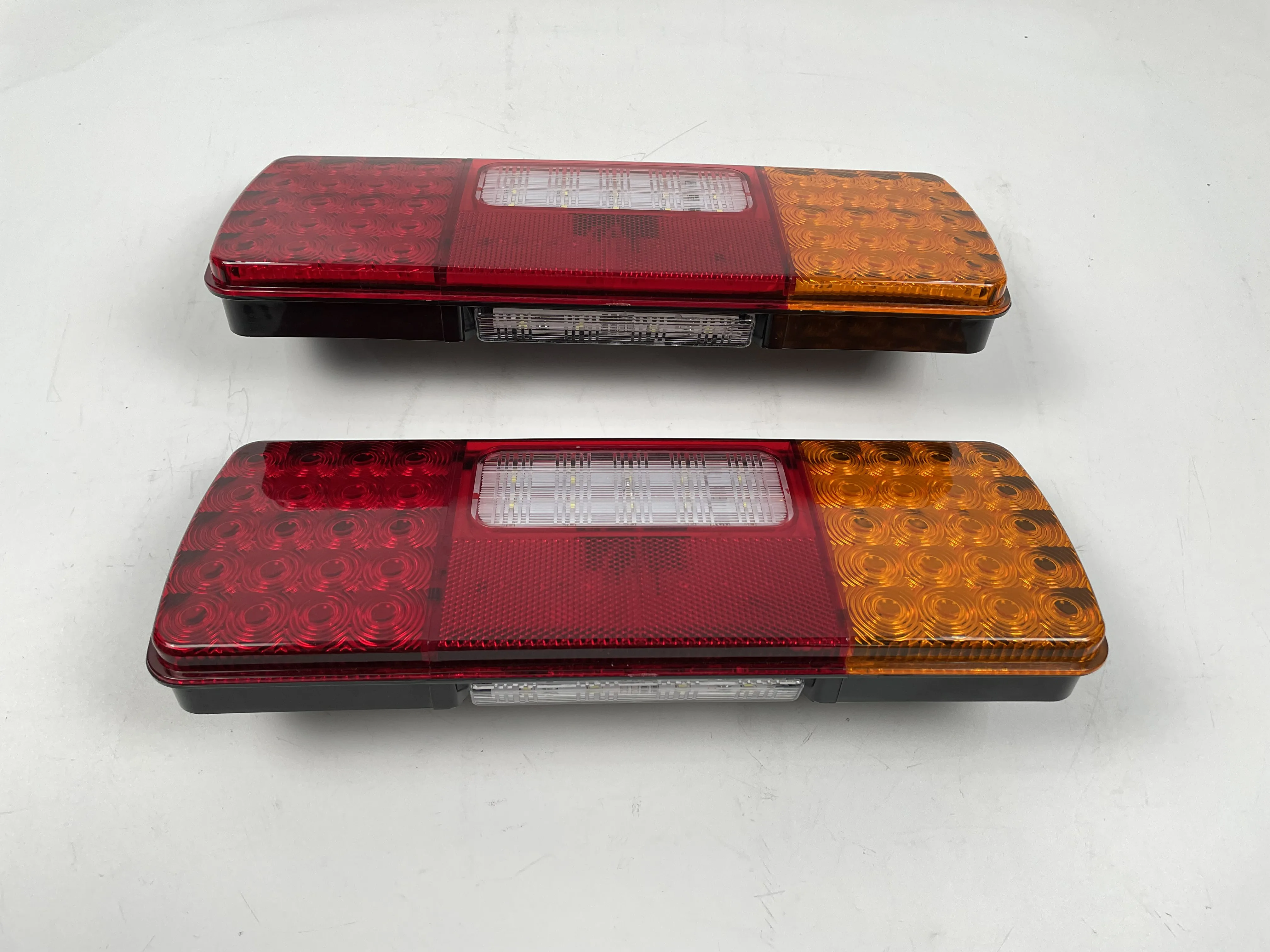 Rear Tail Light Tail Lamp auto lighting systems led light For Trailers Trucks TATA 1313