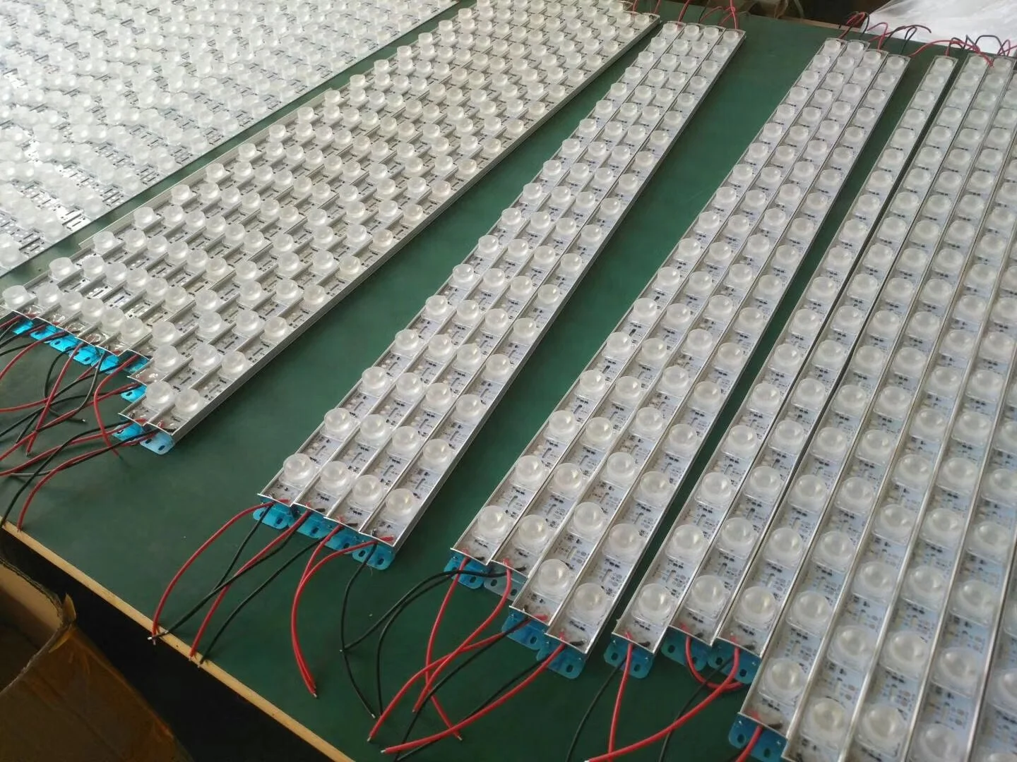 Side Emitting 12V Led Strip Light 100cm 18leds SMD3030 24W Led Back Light Lens for Light Box