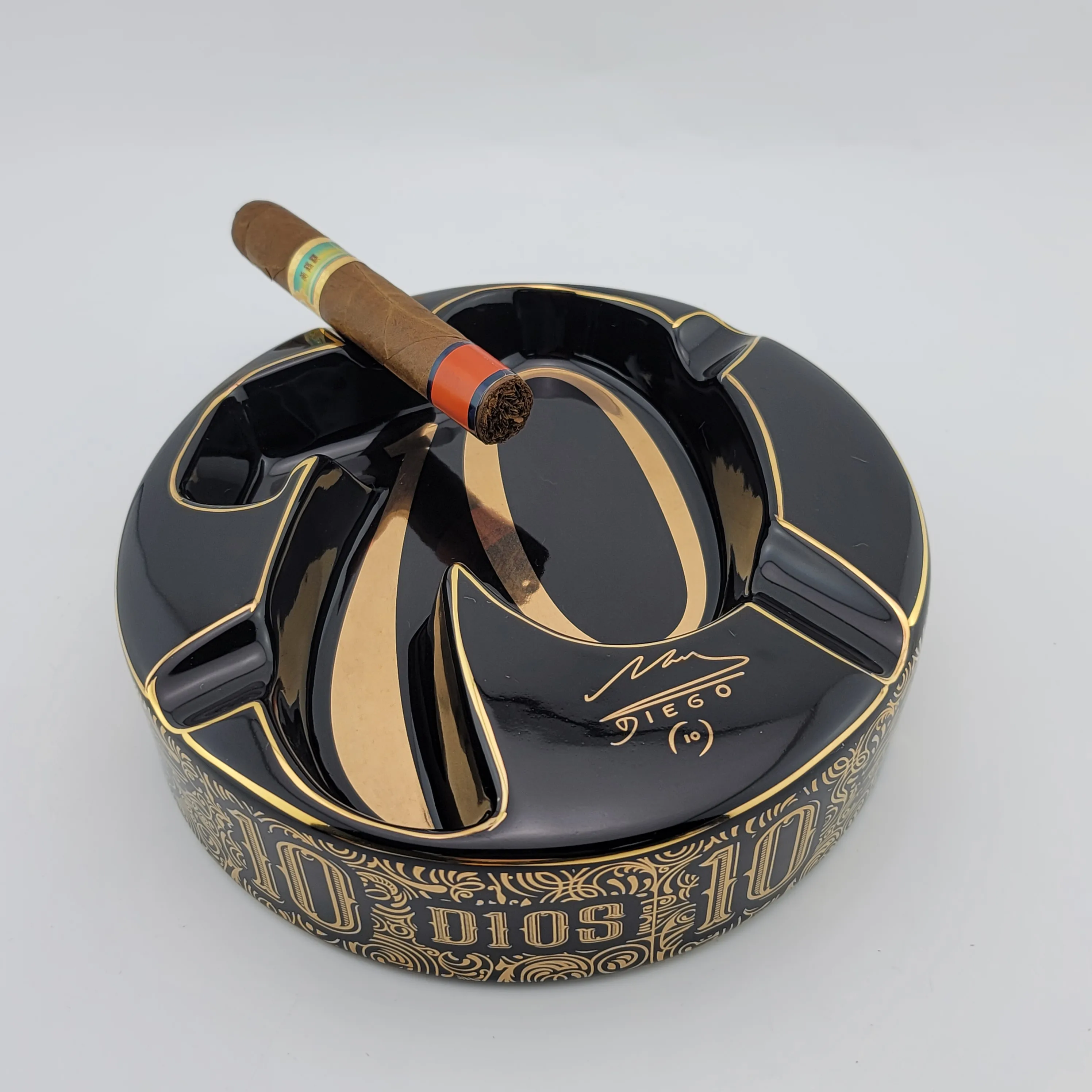 Porcelain Ashtray Smoking Accessories custom ceramic cigar ashtray Luxury Design Wholesale