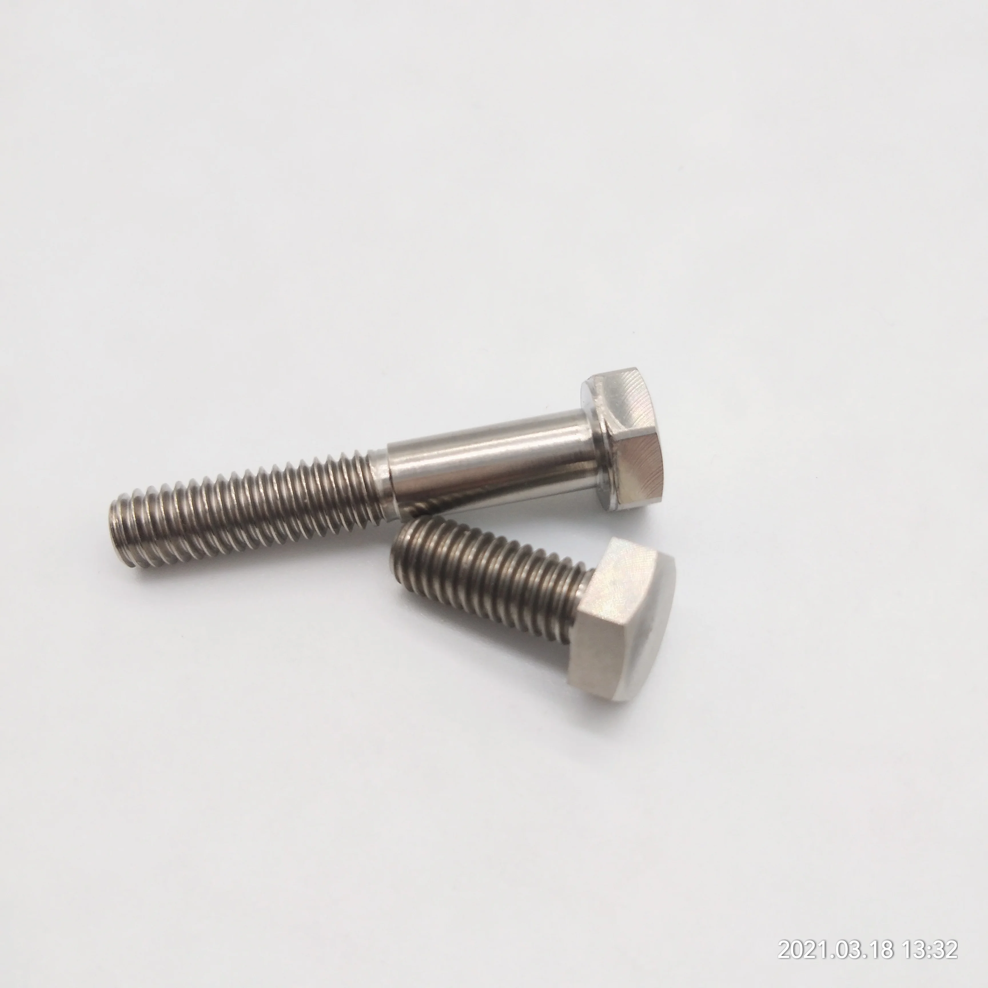 Chinese Factory Price Fastener Hardware Grade 8.8 Stainless Steel Carbon Steel DIN931 DIN933 Hex Head Nut and Bolt