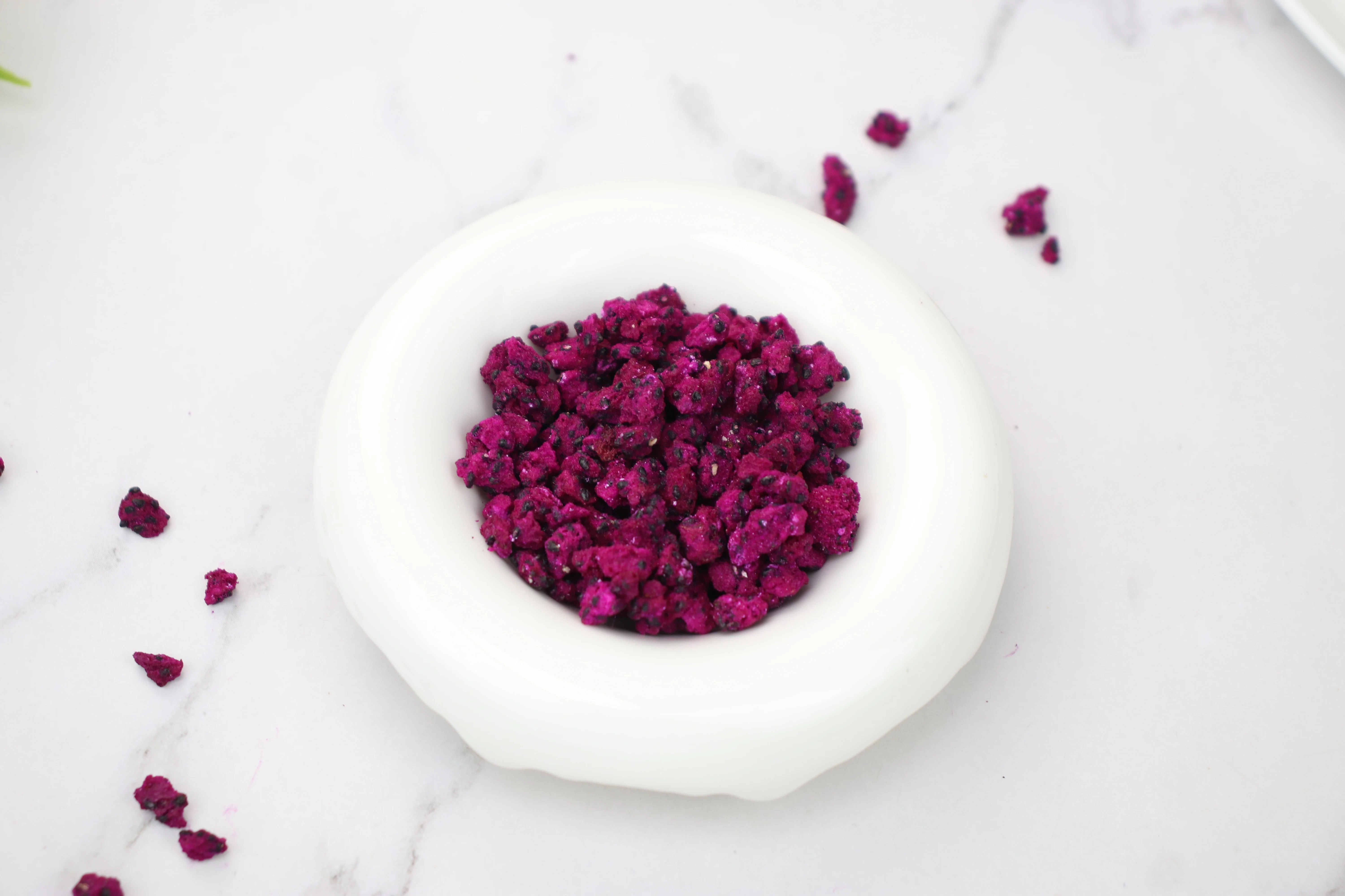 Sales of high quality freeze-dried dragon fruit cubes can be customized processed fruit tea