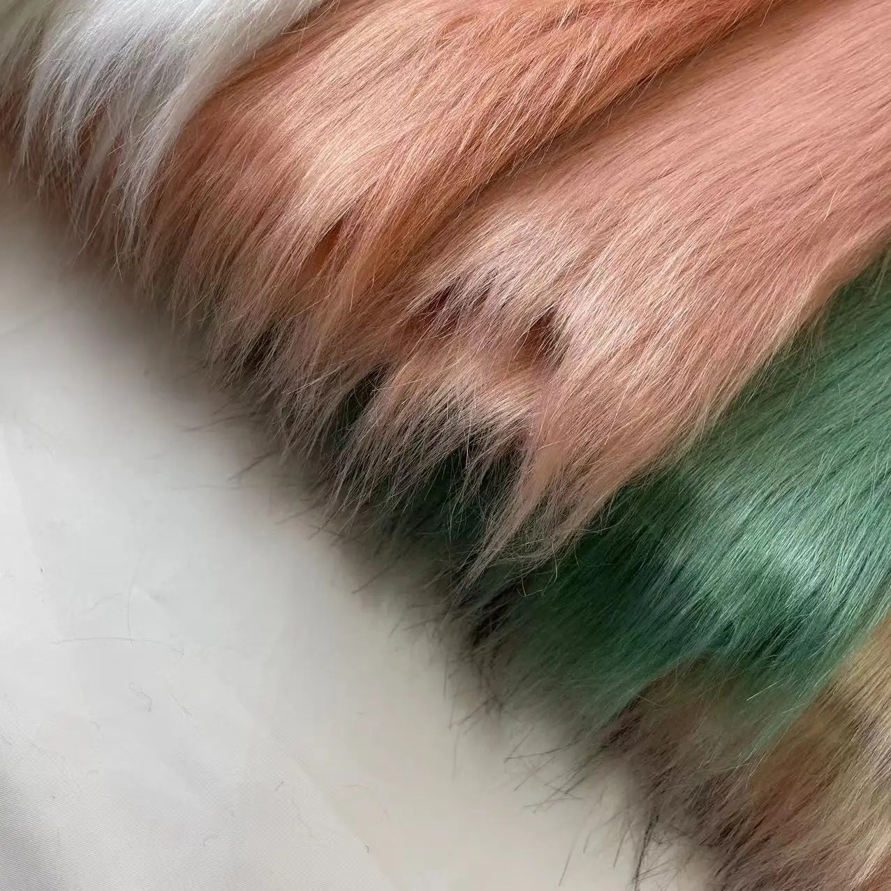 China Manufacturer artificial long hair pile plush faux fur fabric for toy and clothes