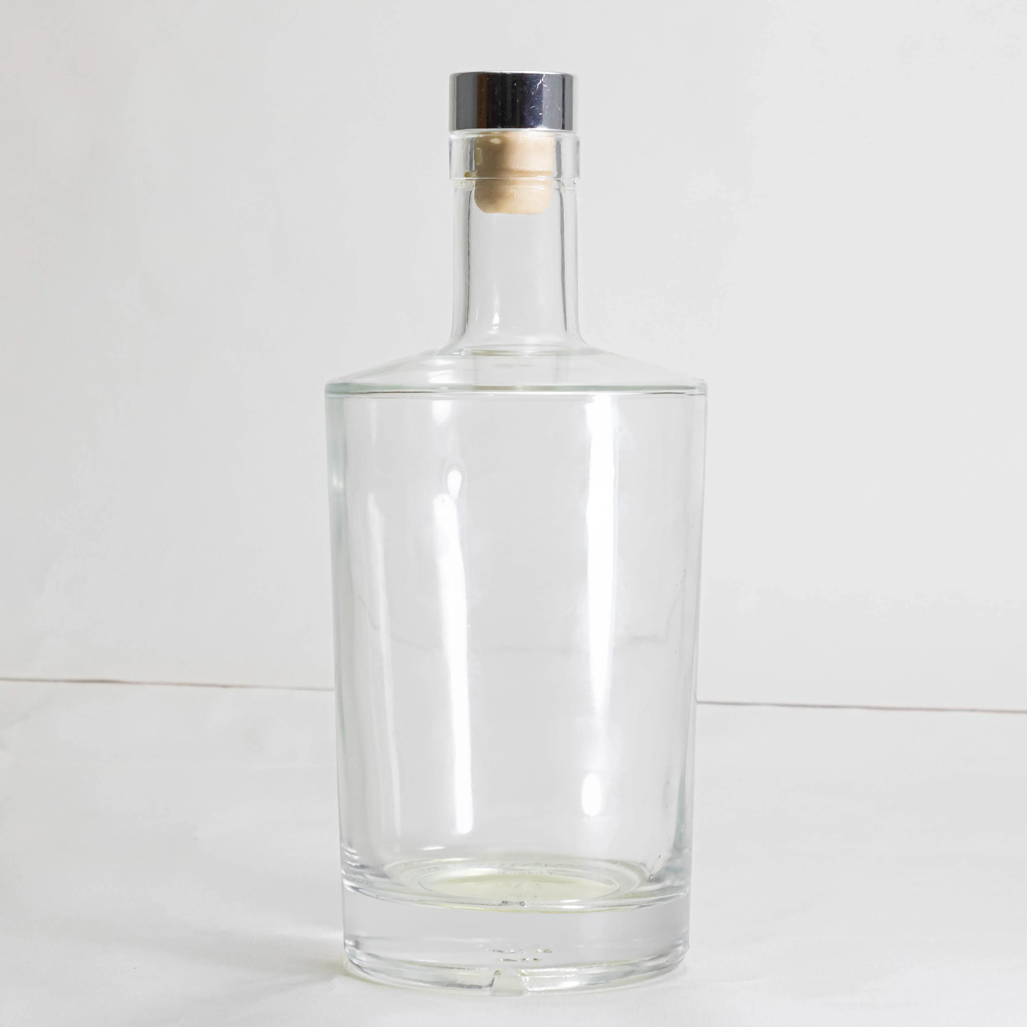 50Ml 200Ml 500Ml 700Ml 750Ml  Brandy Spirits Liquor Glass Packaging Bottle Wine Clear Screw Cap Cork Luxury Customized For Xo