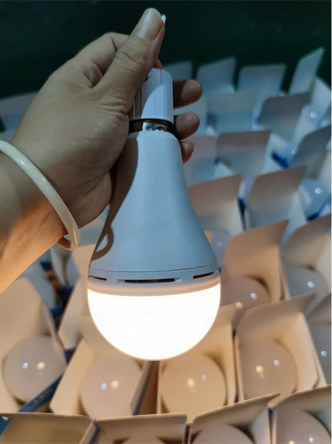 10 Hours Backup Portable B22 E27 5000mAh 15w Rechargeable Battery Charging LED Emergency Bulb