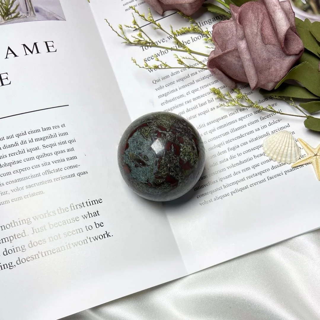 
Оптовая продажа, натуральный полированный лечебный дракон, камень с кровью, 6 см, хрустальный шар, декоративный 