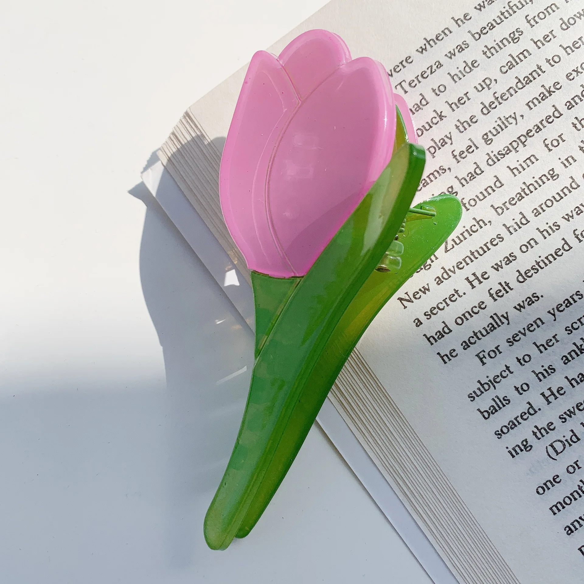 GIRLIZE Wholesale Korean Fashion 10cm Fancy Color Large Plastic Tulips Flower Hair Claw Clip Hair Accessories For Women 2022