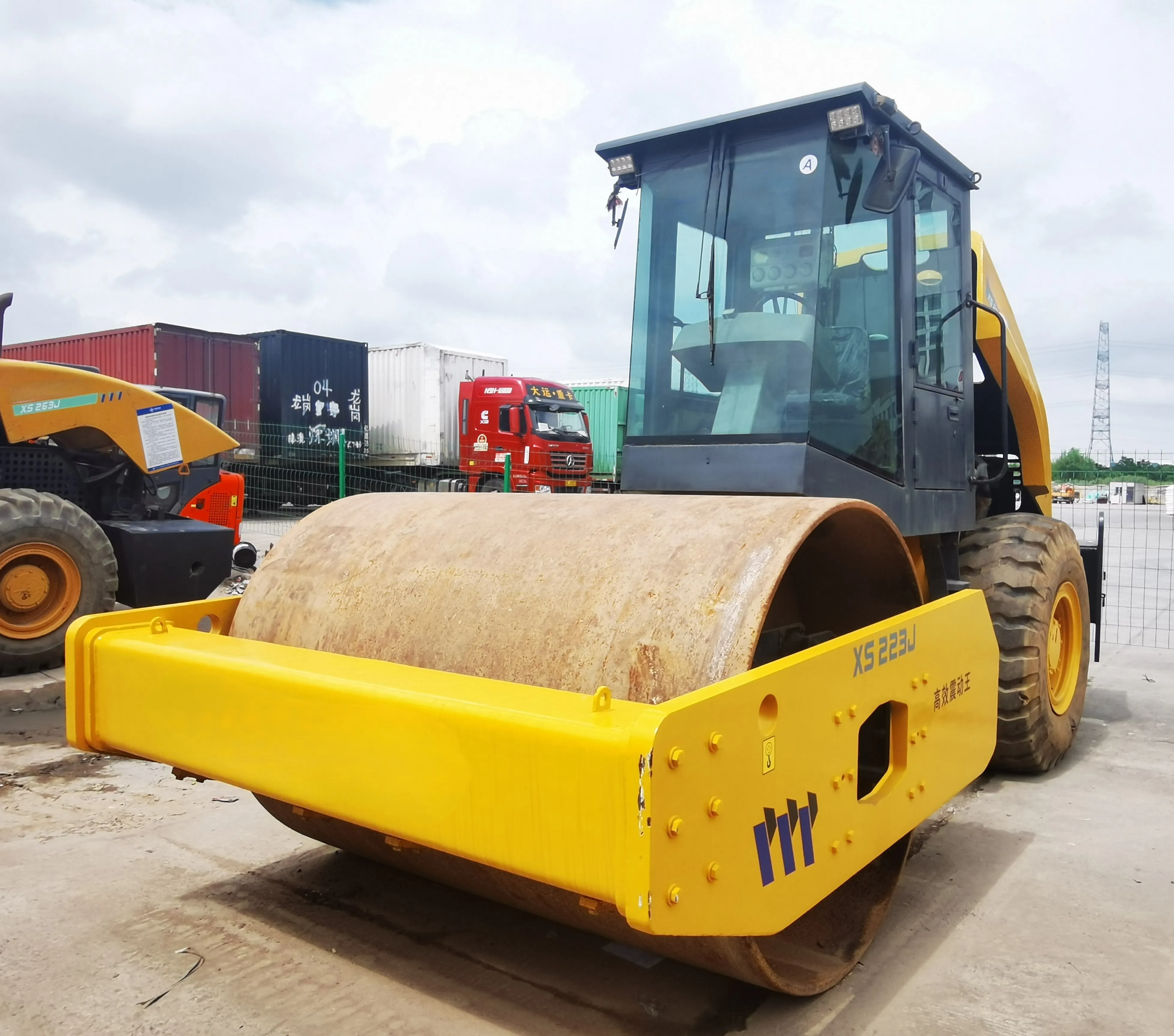 Cheap sale Used XS223J Model Single Drum Road Roller with 136kw Weichai Engine Short Usage Powerful hydraulic compactor roller