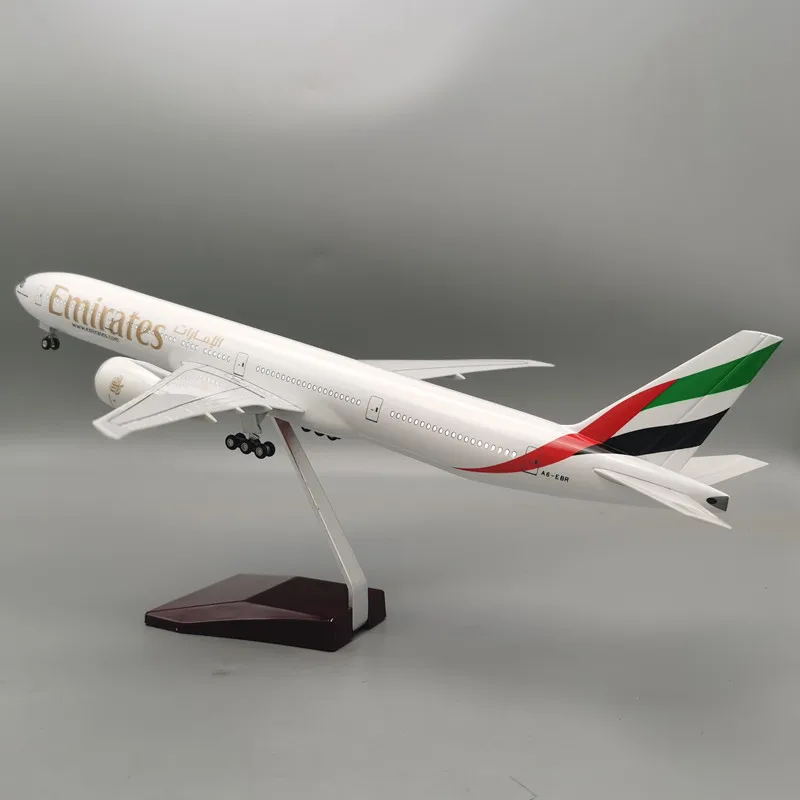Unique Kids Toy Scale 1:157 47cm B777 Emirates Airline Desktop Airplane Model with LED light and Wheels