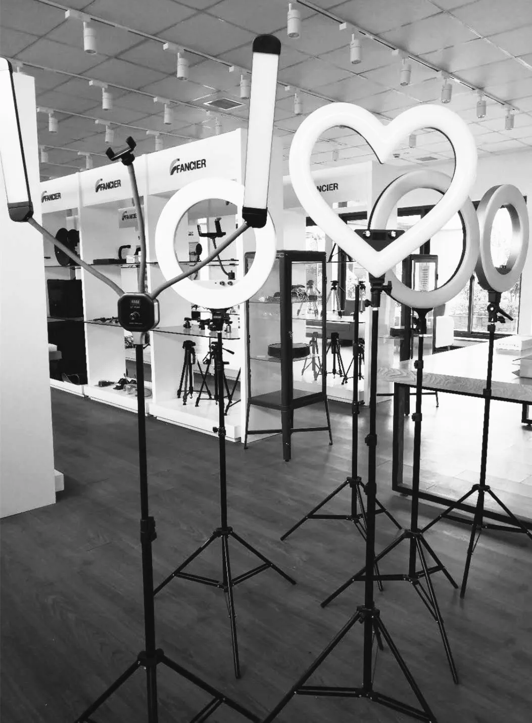 wholesale cheap light weight mini professional desk tripod for dslr camera mobile ring light small table tripod stand