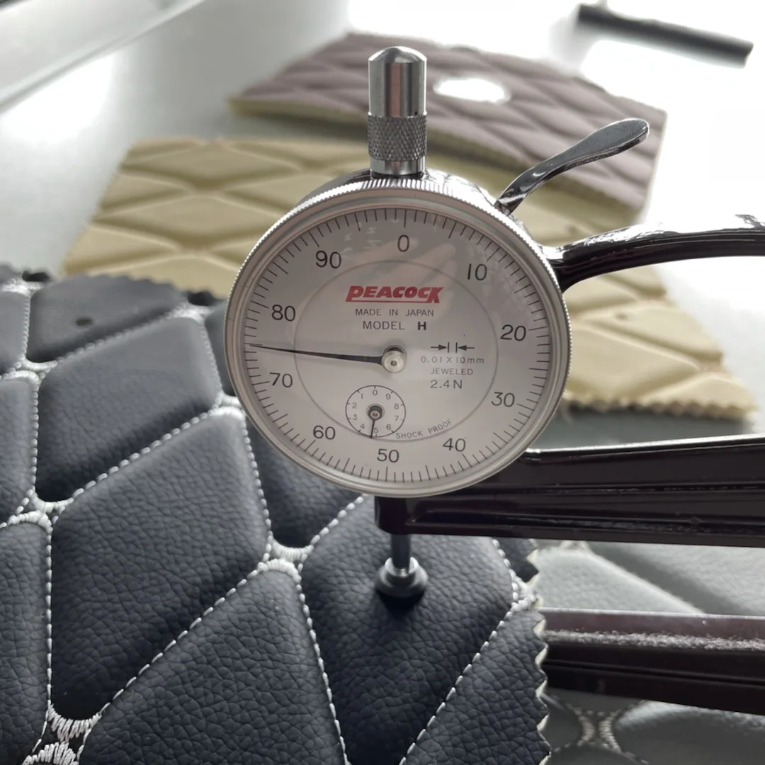 Лидер продаж трехмерная вышивка ПВХ RexinLeather с губкой Водонепроницаемая Стеганая искусственная кожа на заказ материал для автомобиля