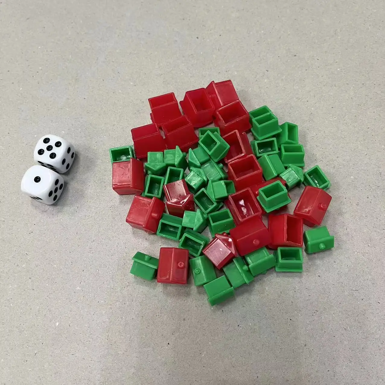 Custom monopoli board game high quality plastic house and metal miniature token board game manufacture