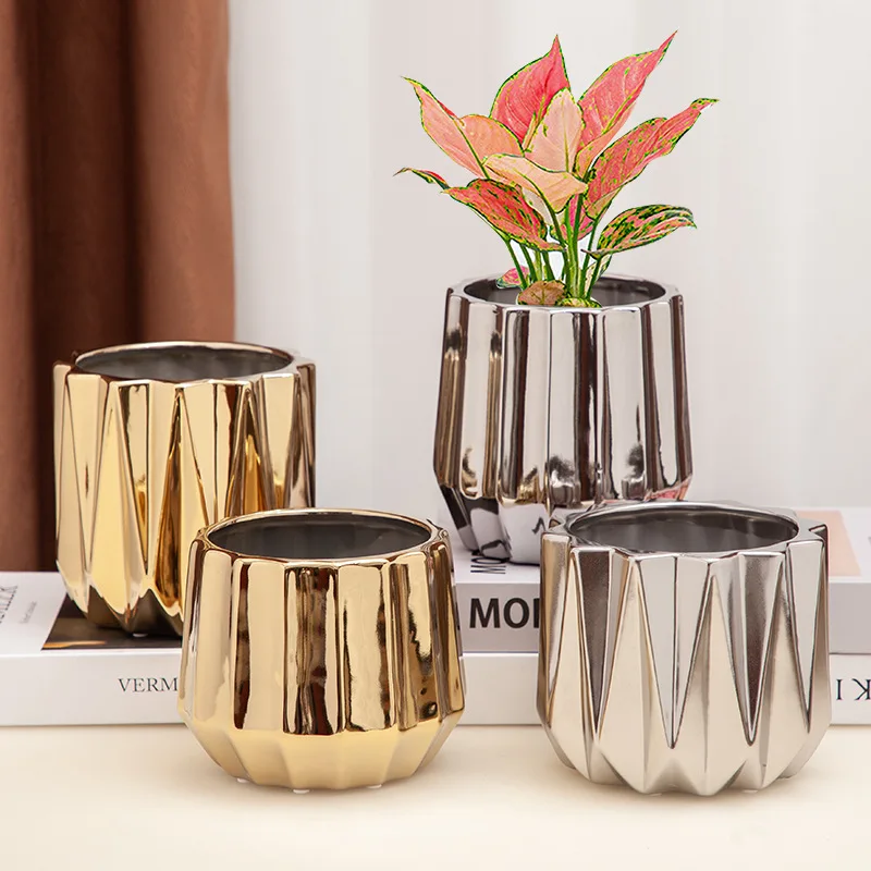 Home Bedroom Decor Flower Vase Nordic Style Planter Gold Plated Lacquered Modern Geometric Table Decorative Handmade Metal Vases