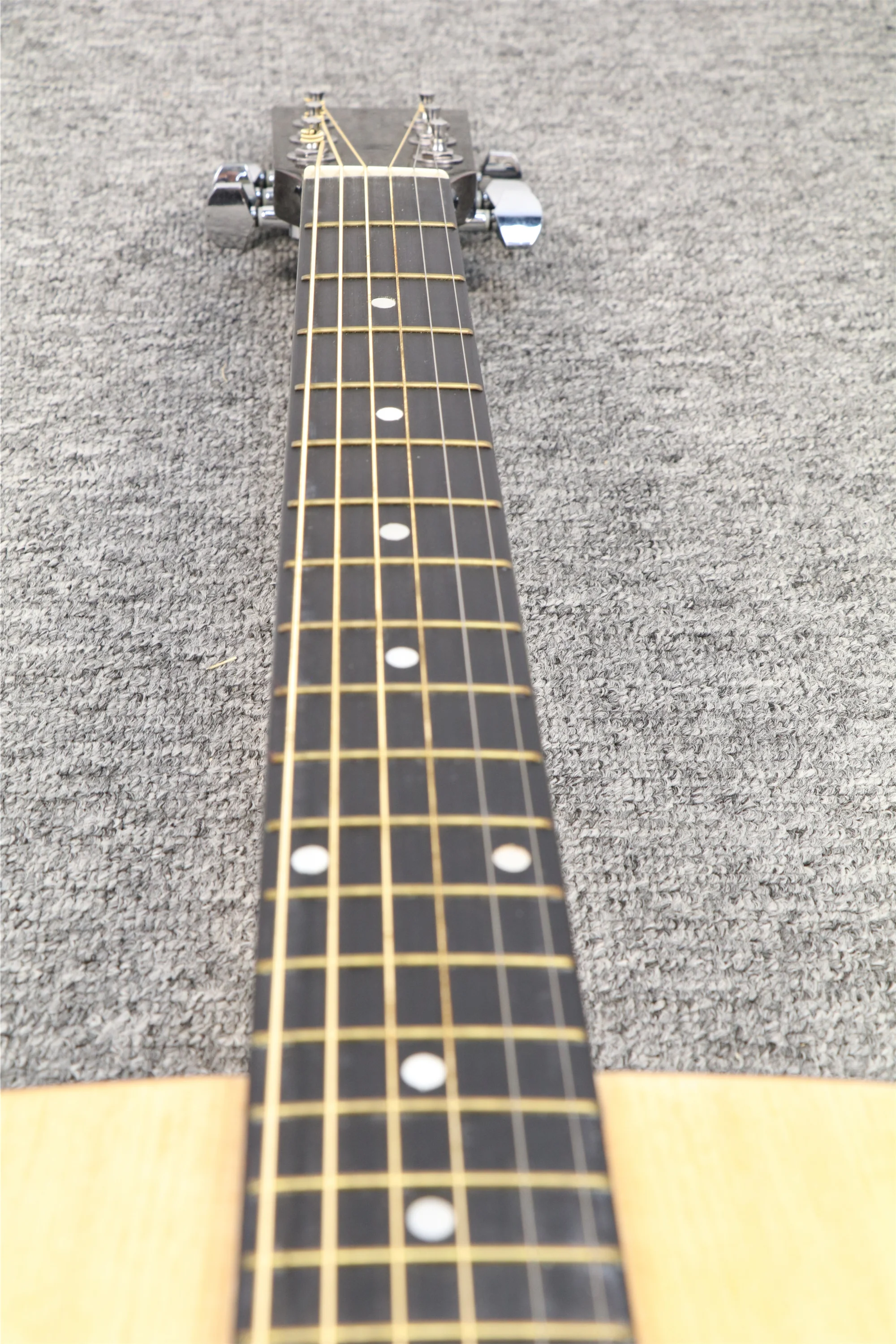 High-Quality  Affordable Entry-Level Acoustic Guitar with Superior Sound Quality