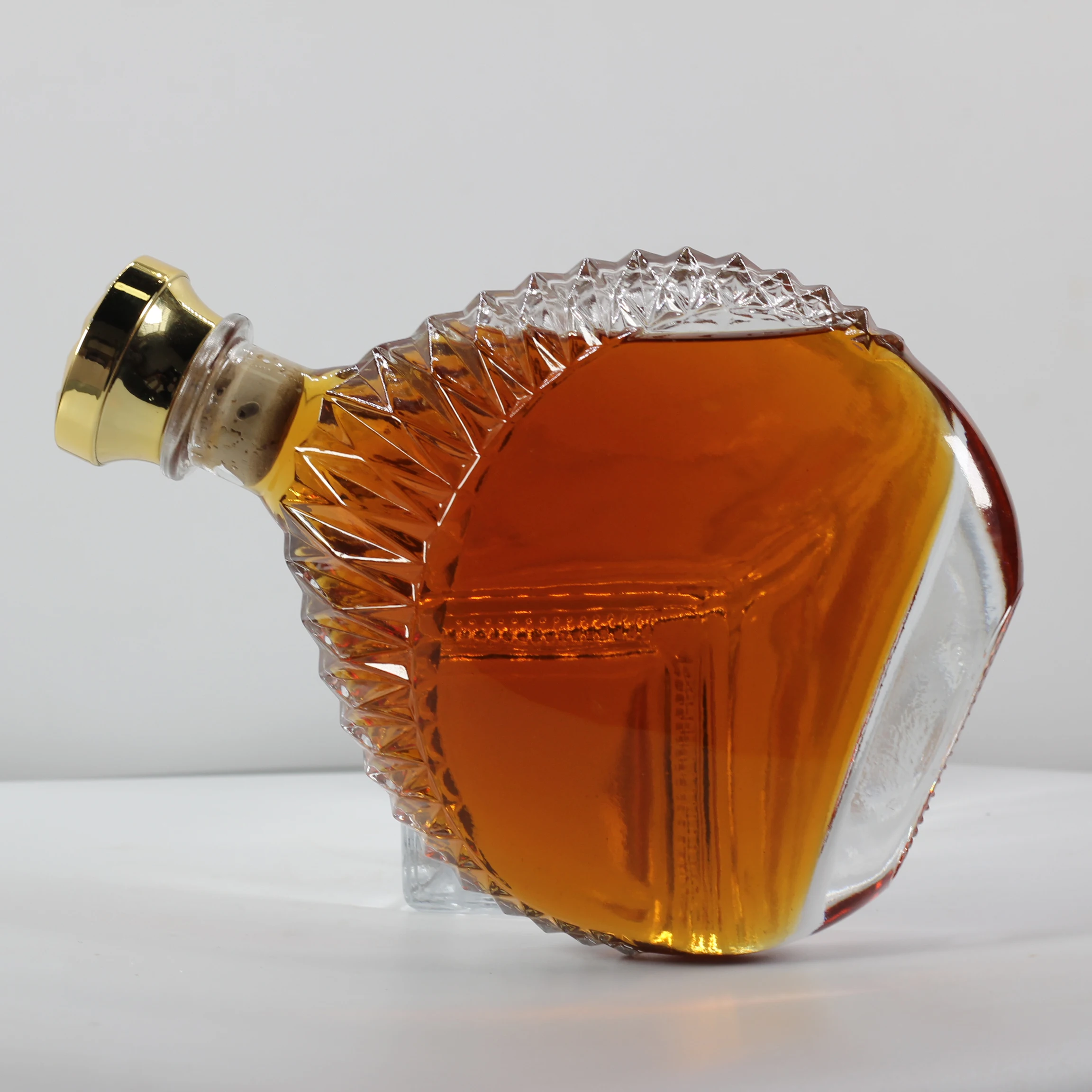 750ml glass liquor wine Vodka tequila gin bottle Fancy Liquor Glass Bottle with sealed cork lid