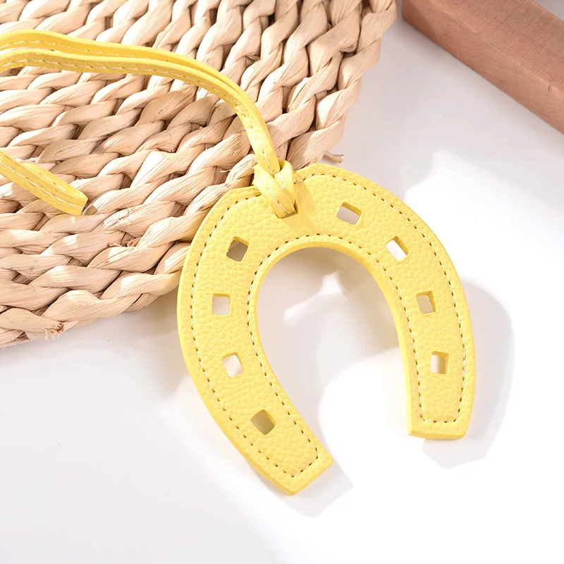 Factory custom creative gifts Leather horseshoe fashion bag hanging decoration U-shaped basket hanging key pendant  Purse Charm