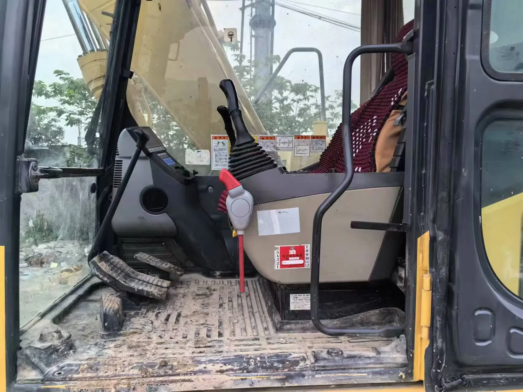 Komatsu 120-8 Machines Used Excavators Outdoor Crawler Small Excavators Multi-purpose Machines