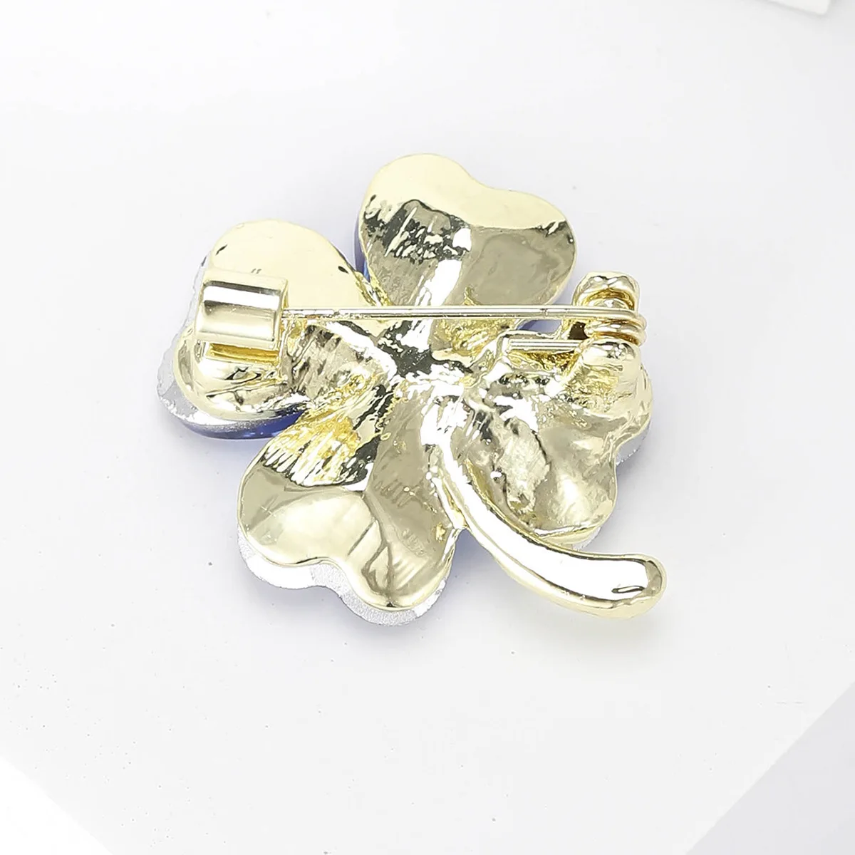 Simple Designer Flower Pins Small Rhinestone Brooch Alloy Red Green Rhinestone Four-leaf Clover Brooch Pin For Gift