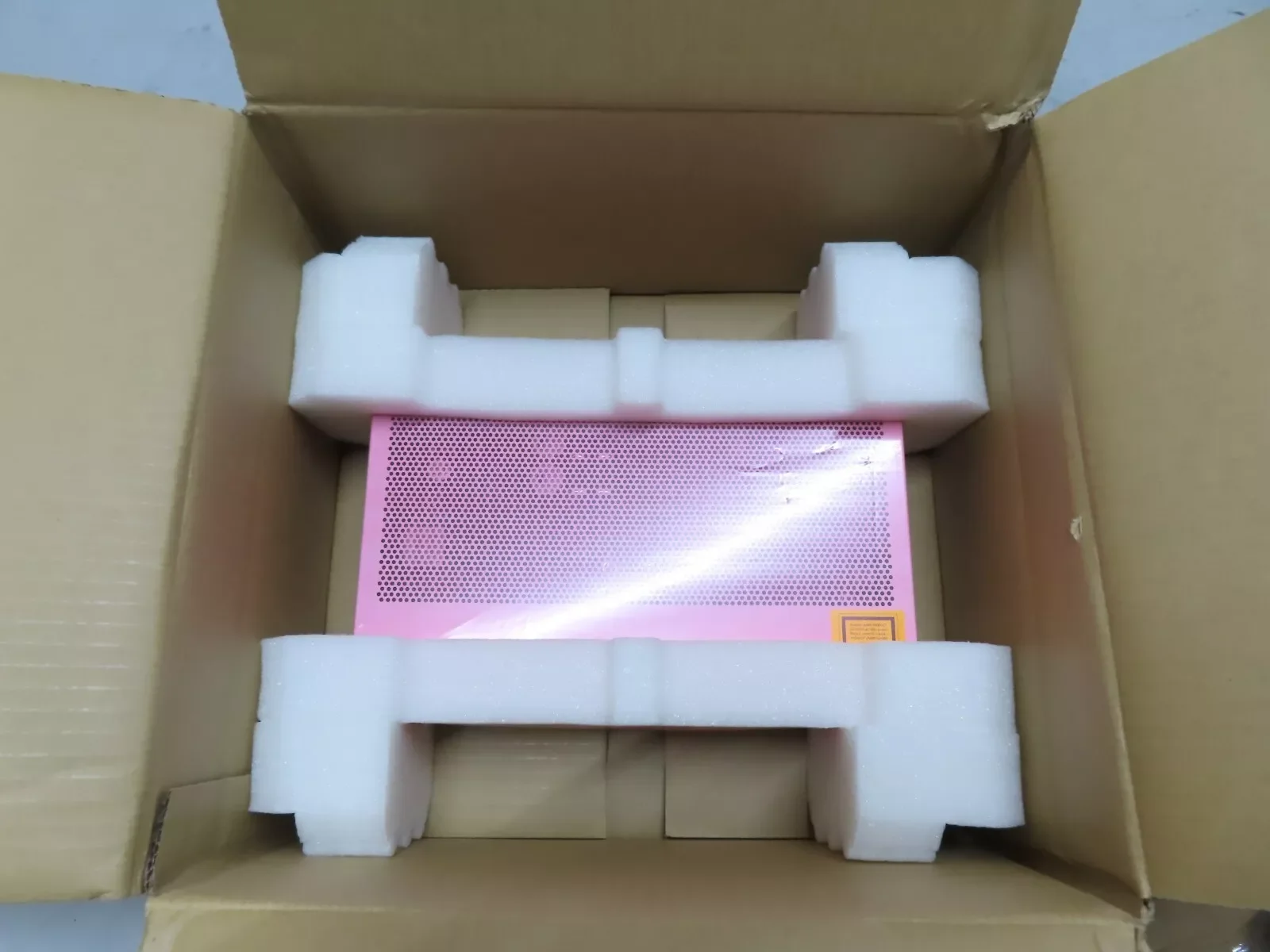 C1300-16FP-2G C1300 series silent switch with 8 electrical ports and 2 Gigabit SFP ports supporting VLAN and STP C1300-16FP-2G