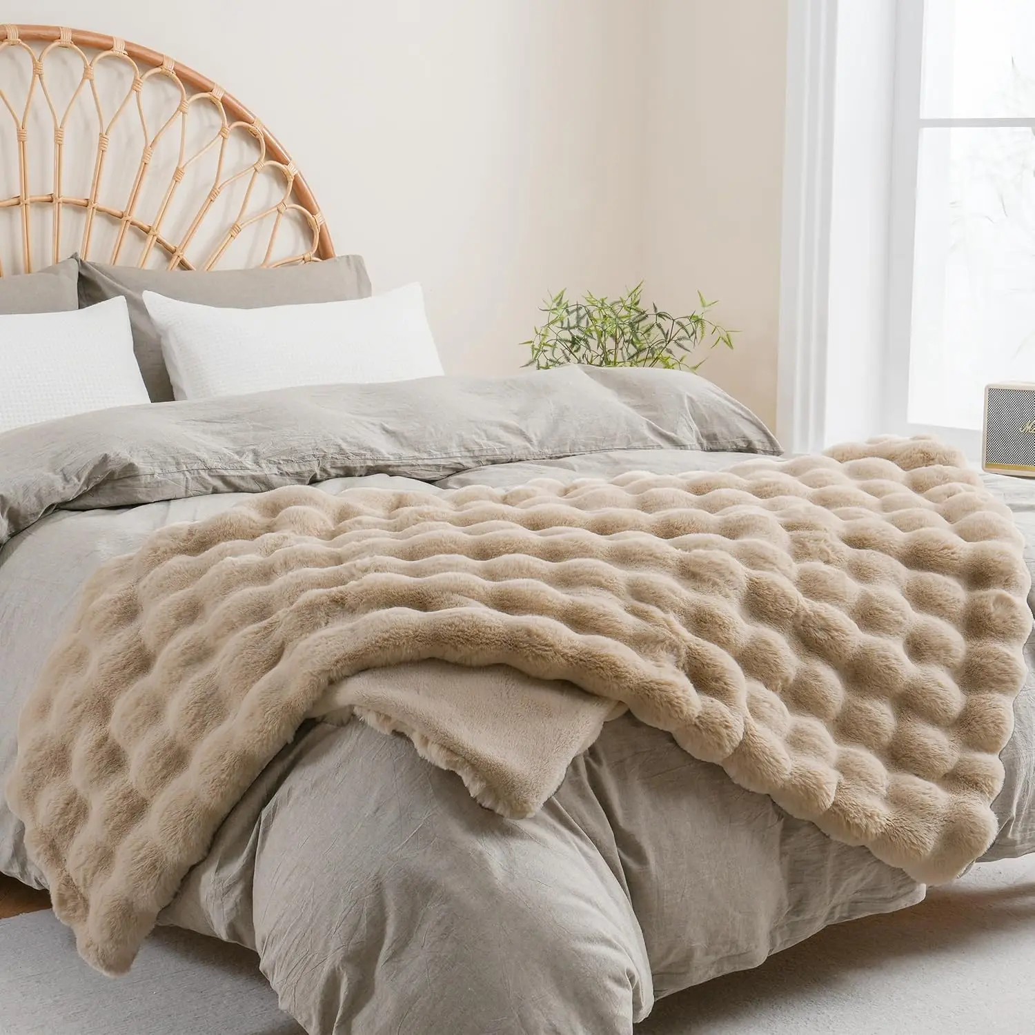 Super Comfort Oversized Warm Thick Bubble Plush Rabbit Faux Fur Blanket,Luxury Faux Rabbit Fur Blanket