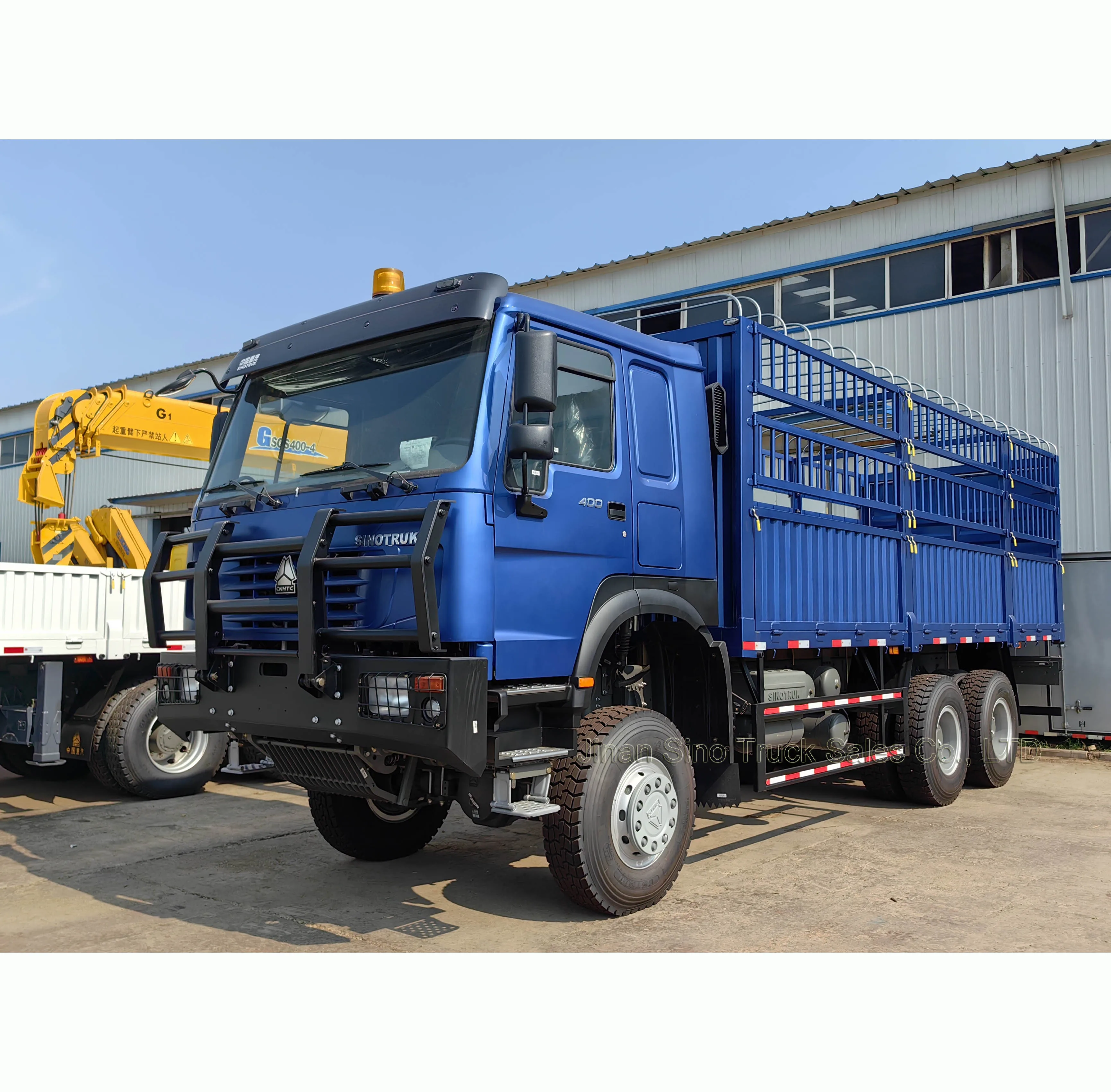 All wheel driving Sinotruk Howo 6x6 400hp 25 ton fence cargo truck stake truck for sale