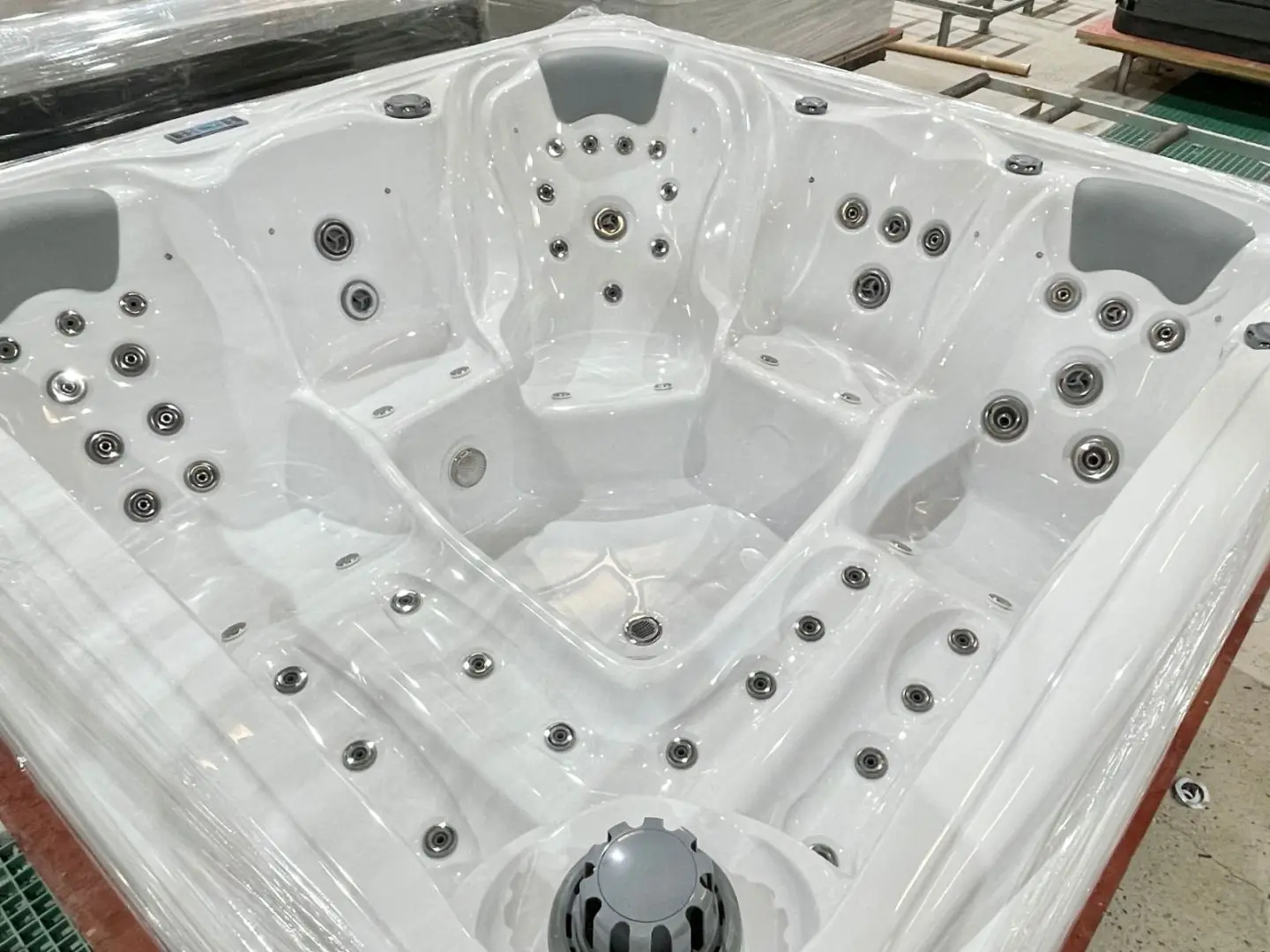 Outdoor villa massage hot spring bath acrylic smart constant temperature heating spa home big bubble pool