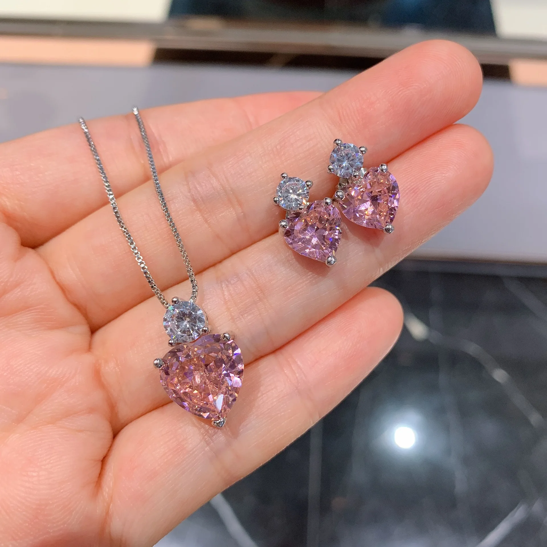 New Luxury Colored Jewelry Set Women Inlaid Pink Crystal Necklace Earrings Pink Diamond Jewelry Set