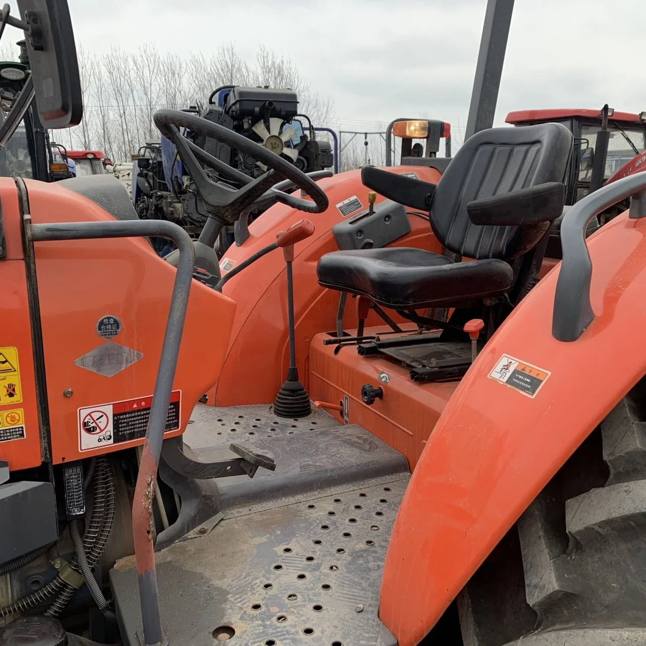 Б/у сельскохозяйственное оборудование kubota john deere massey ferguson yanmar lovol df компактные садовые тракторы 4wd для сельского