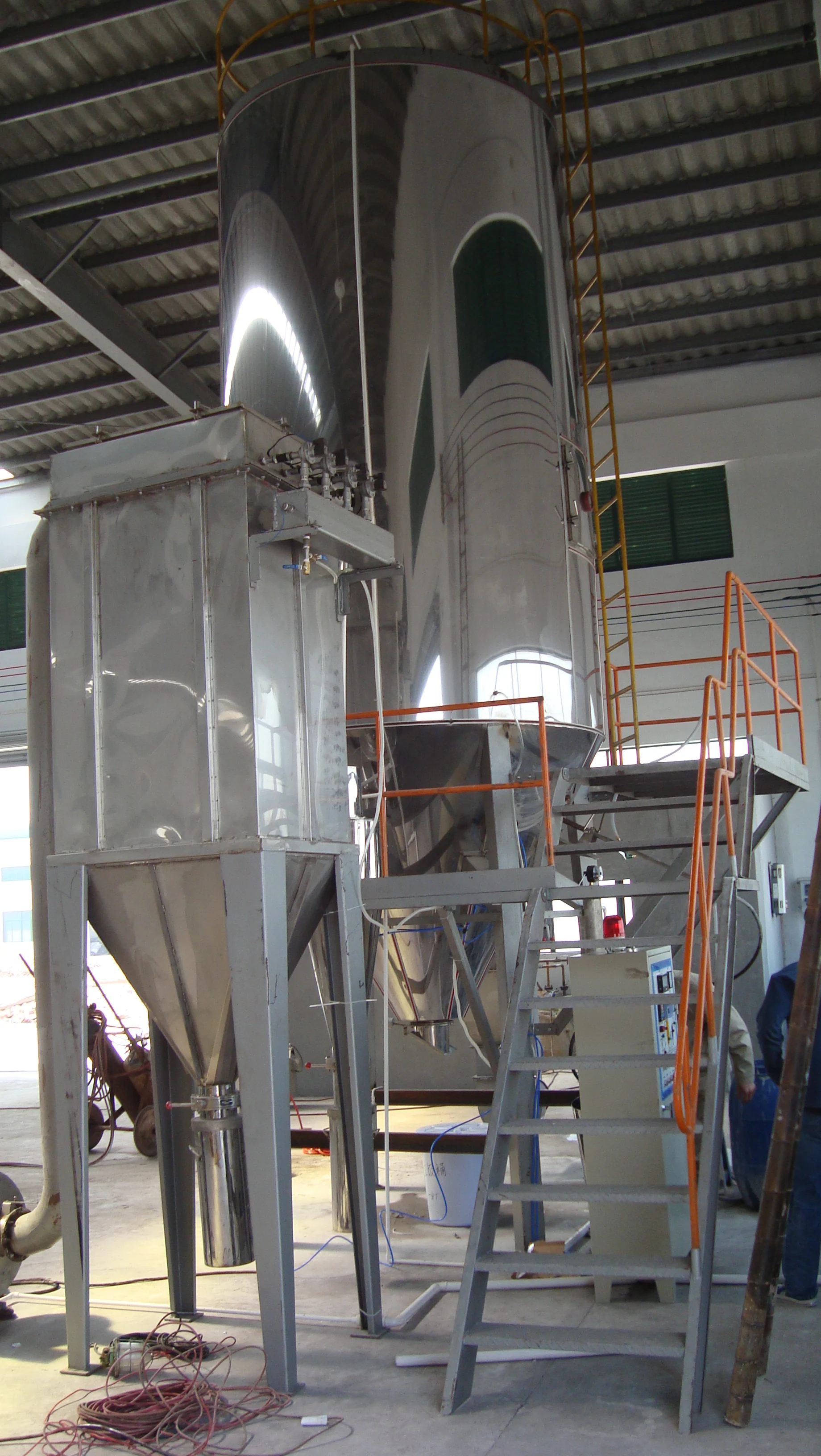 
Spray dryer for ceramic poweder 